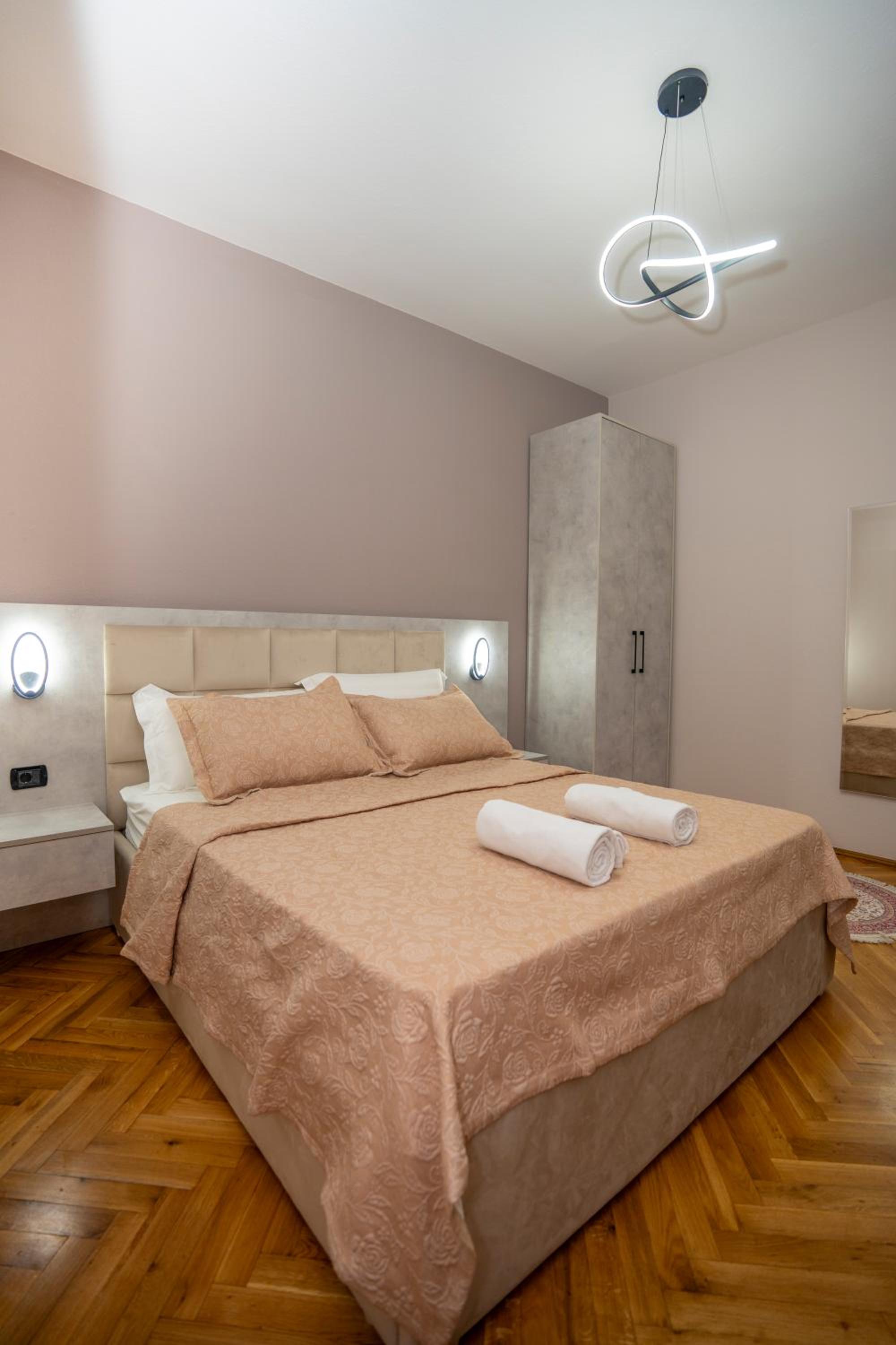 Deluxe Double Room (2 Adults + 1 Child)