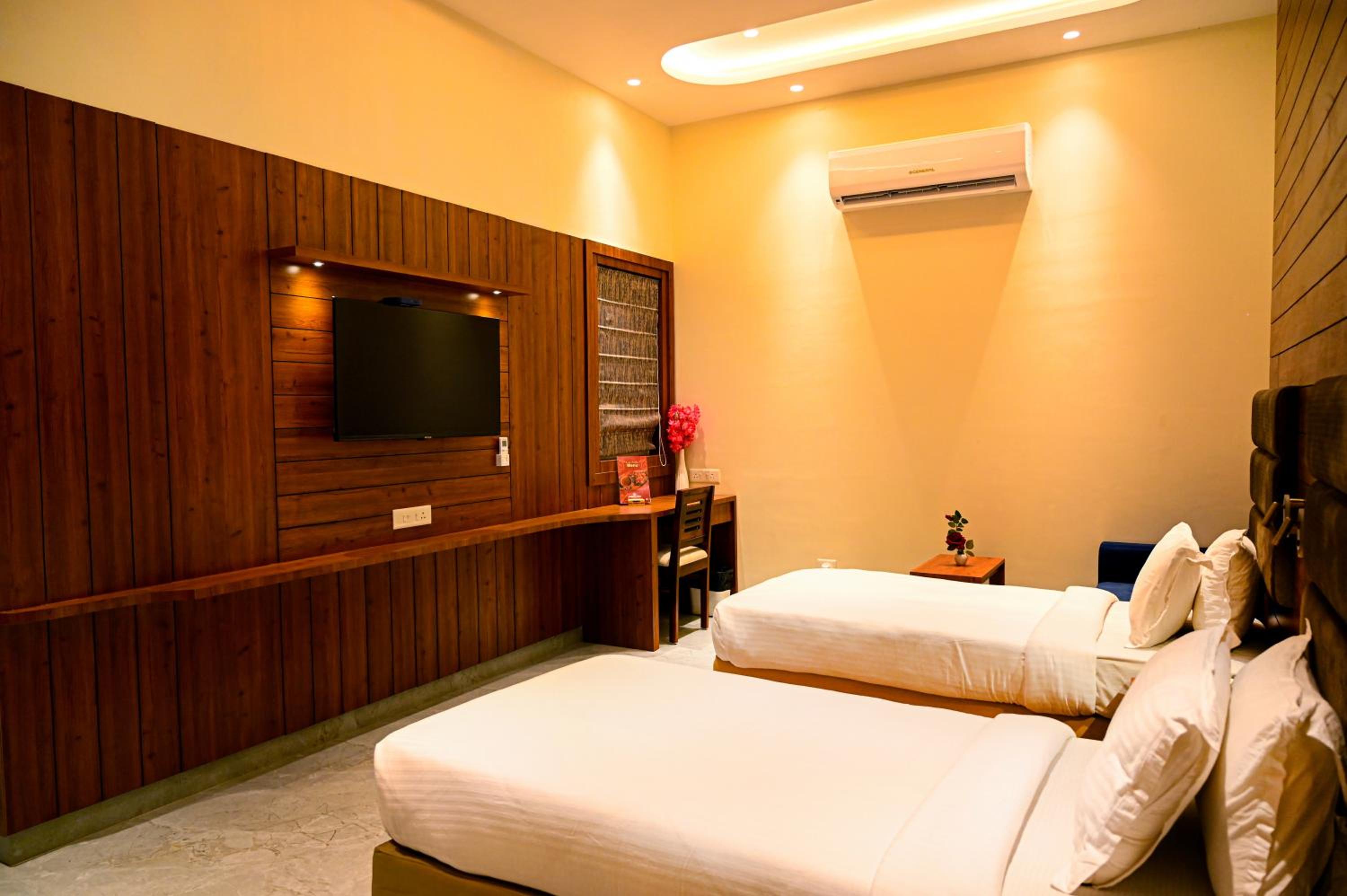 Deluxe Room - Photo 4