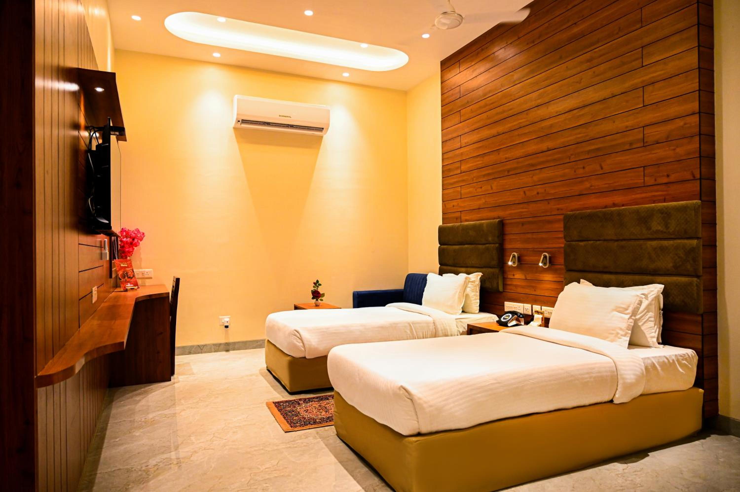 Deluxe Room - Photo 3