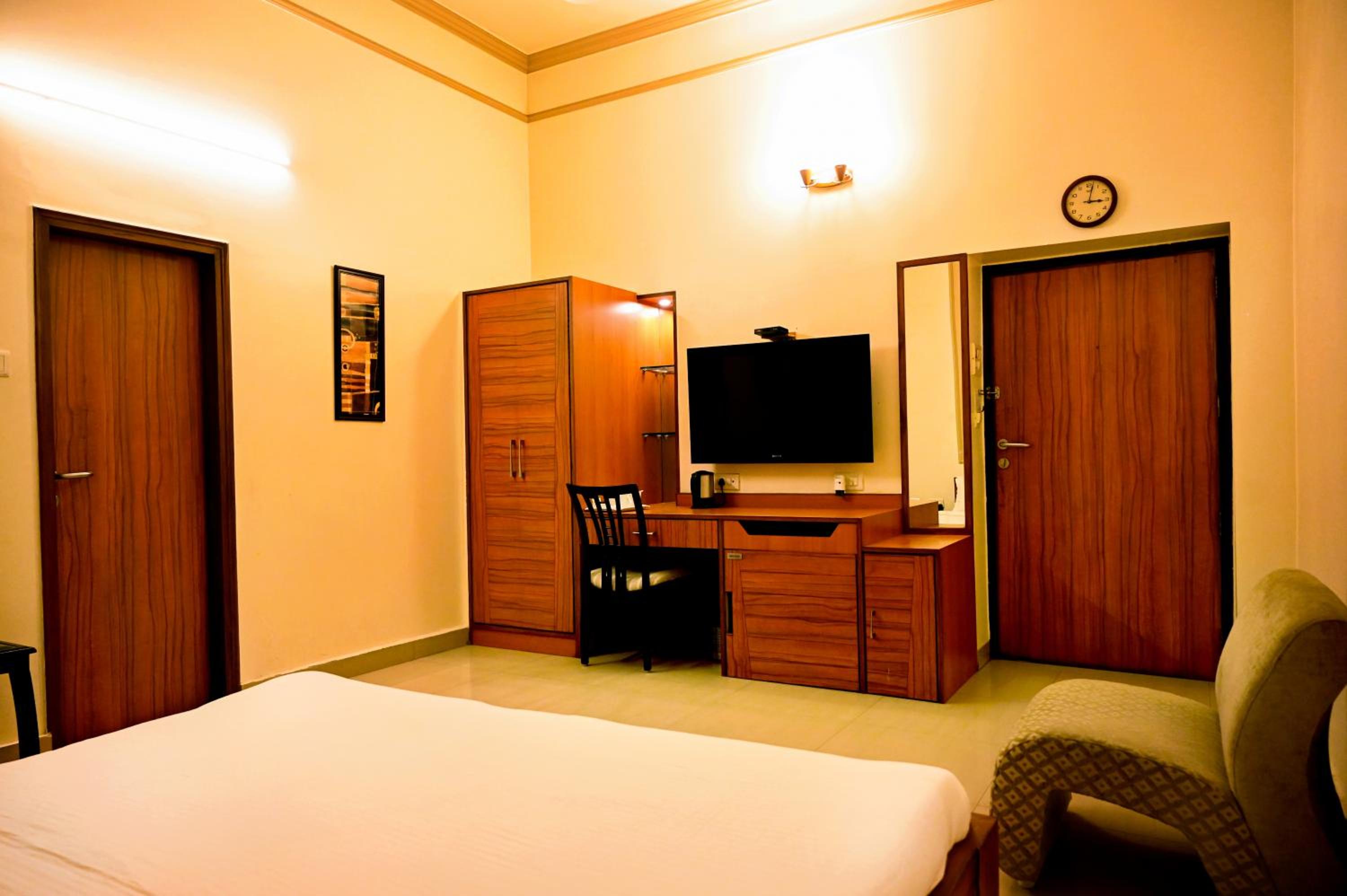 Deluxe Room - Photo 6