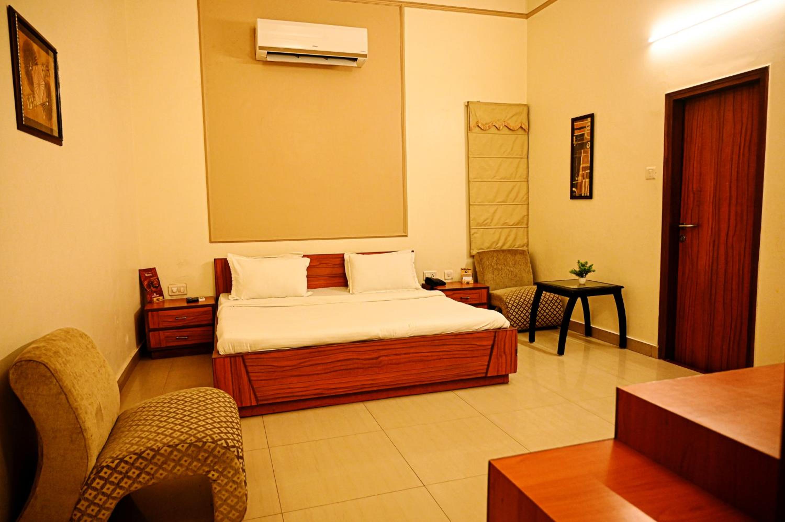 Deluxe Room - Photo 5