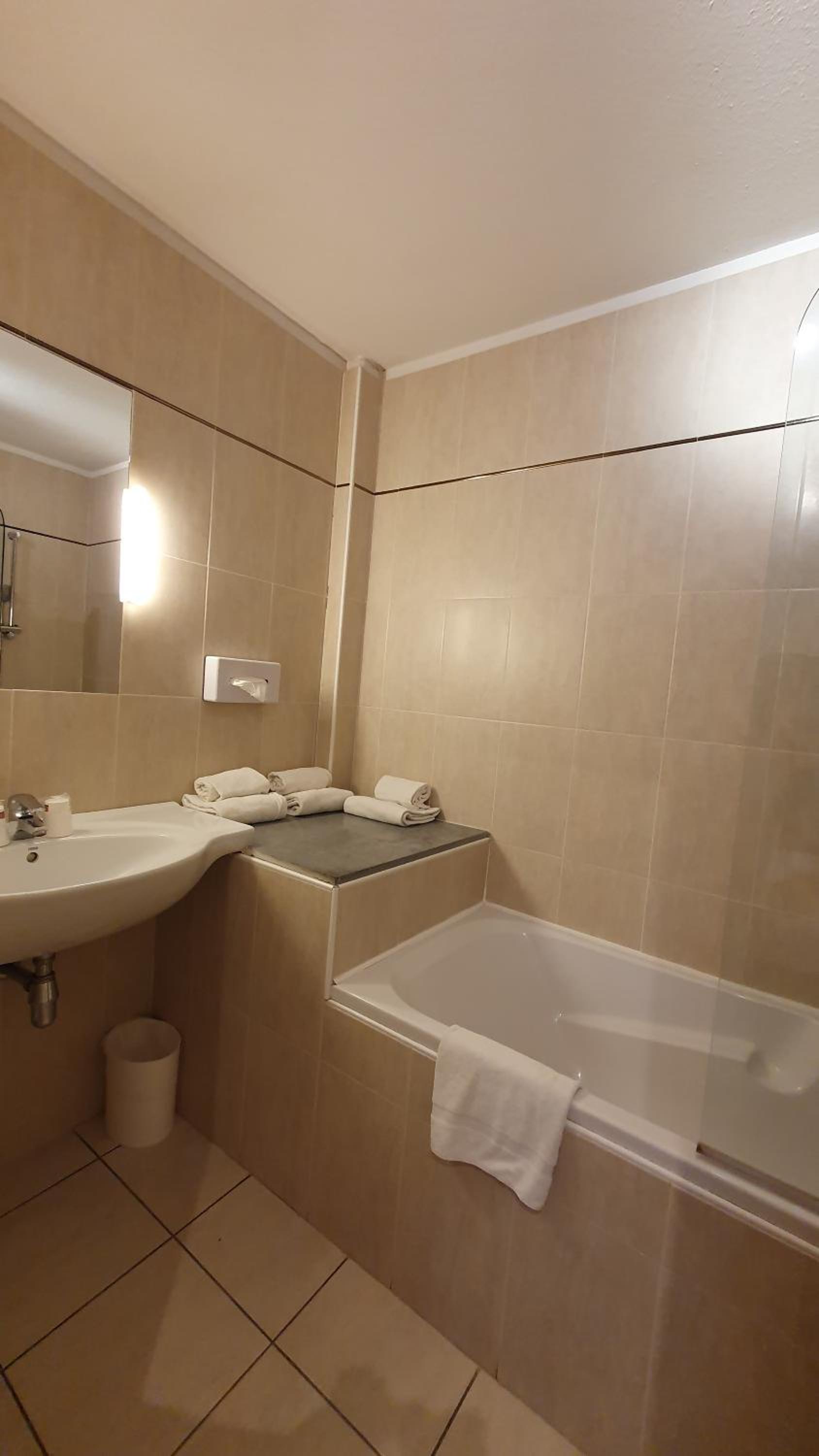 Triple Room - Photo 6