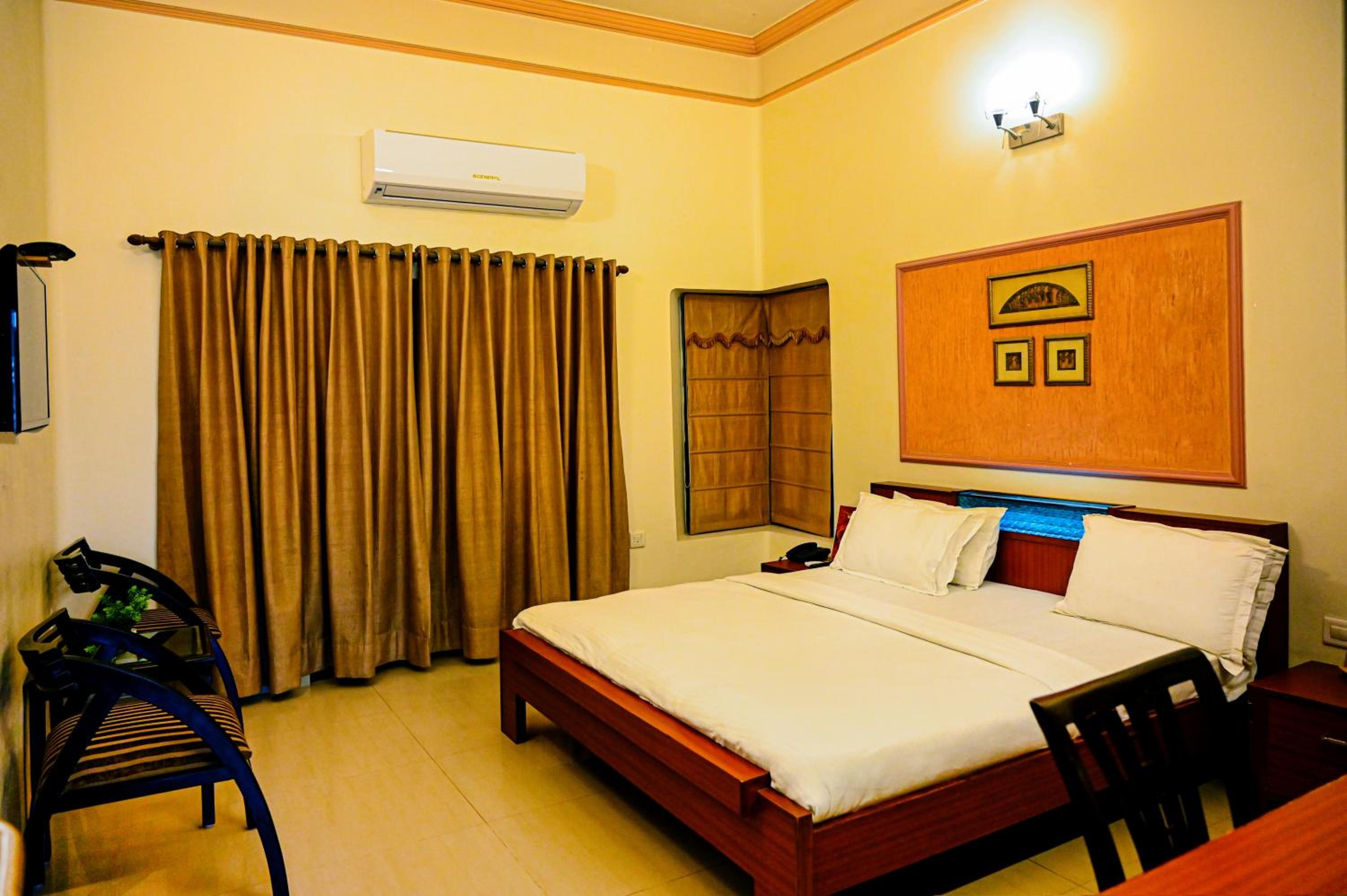 Deluxe Room - Photo 7