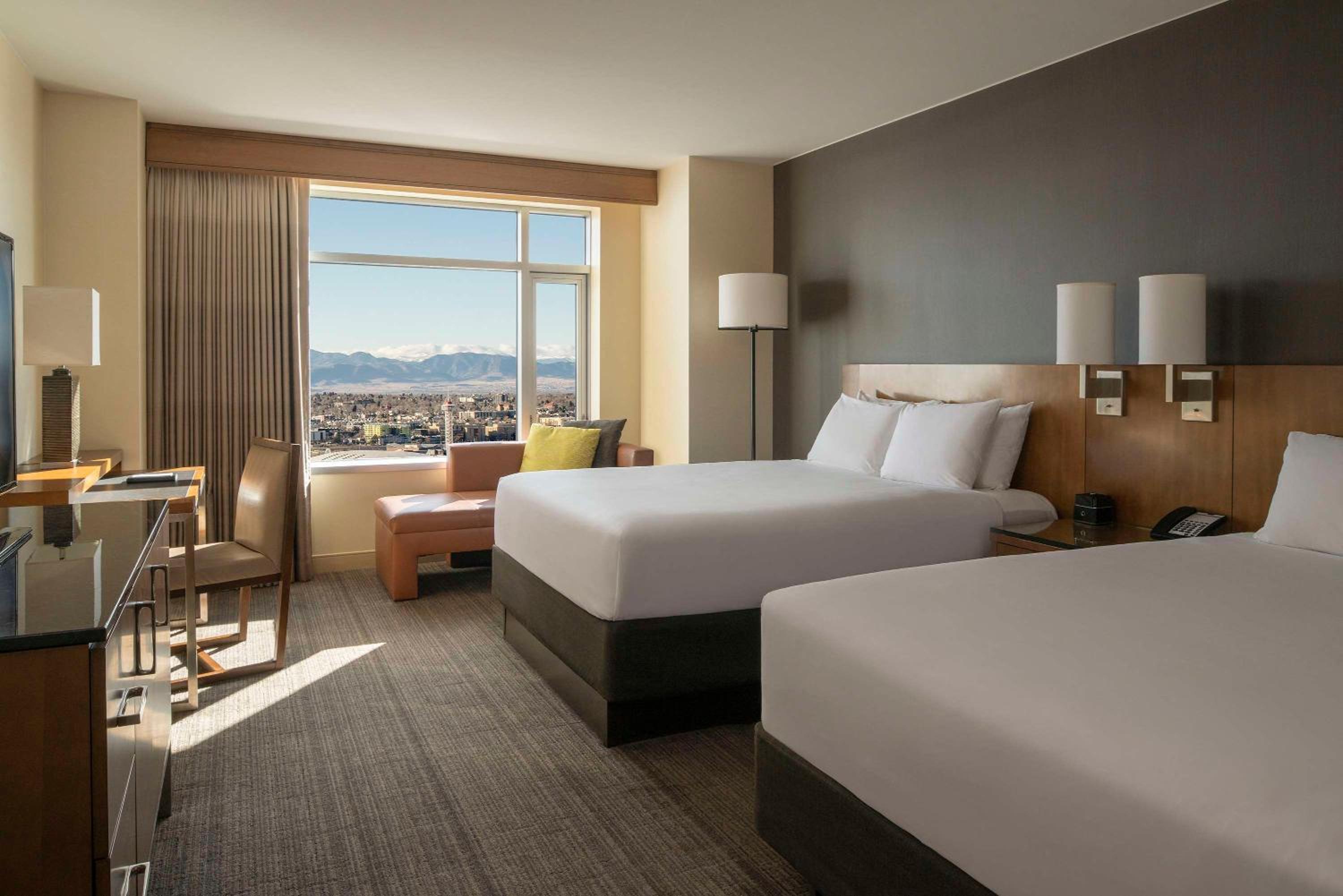 Room, 2 Queen Beds, Mountain View