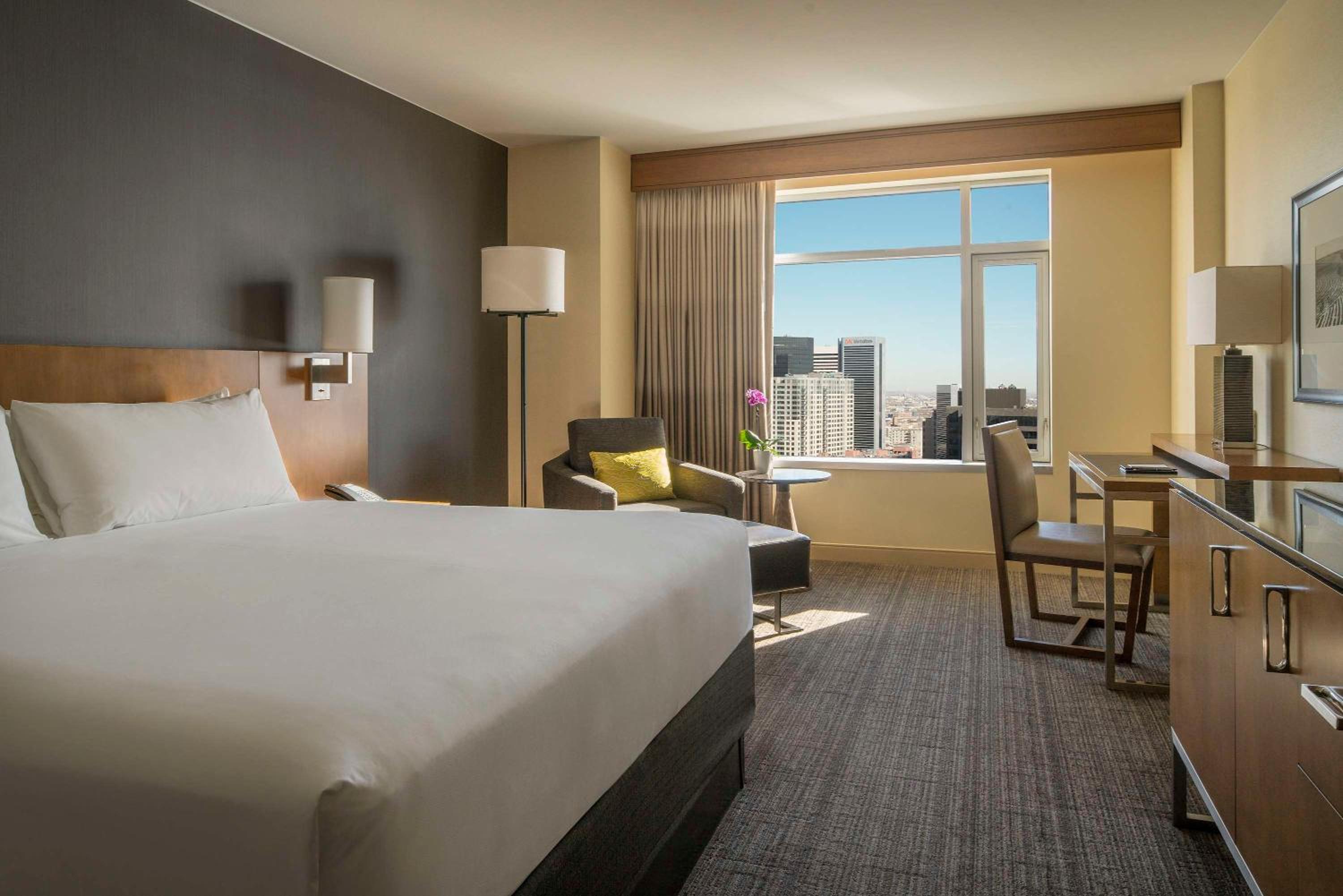 King Room with City View - Photo 3