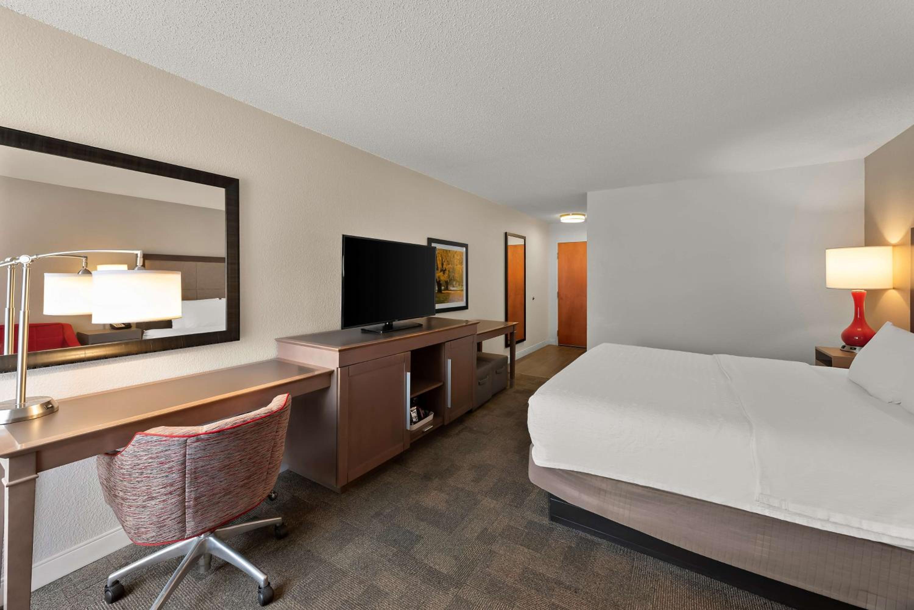 King Room with Sofa Bed and Study - Non-Smoking photo 2