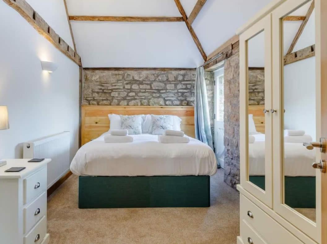 Three-Bedroom House photo 3