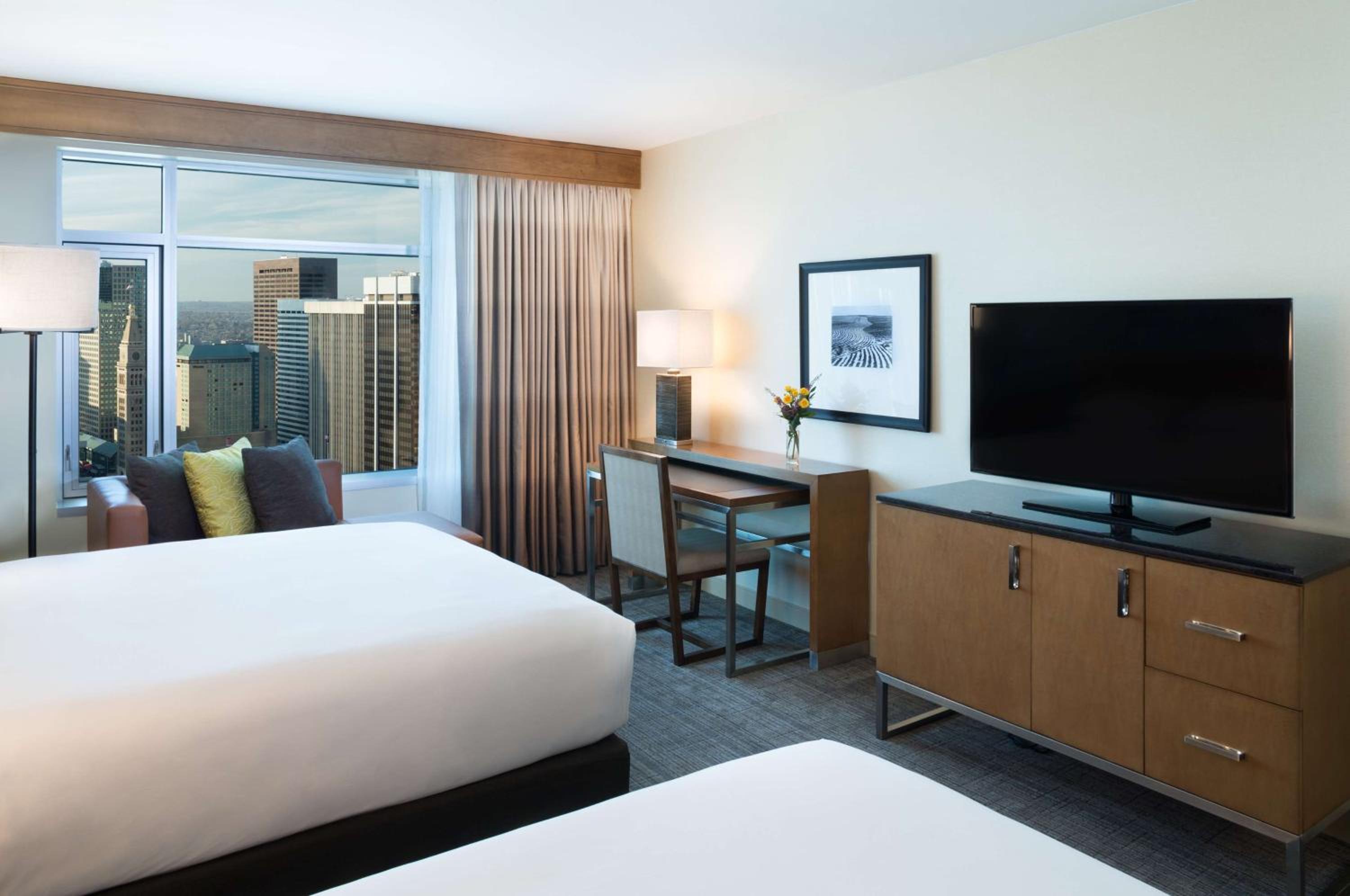 Queen Room with Two Queen Beds and Roll-In Shower - Mobility Access