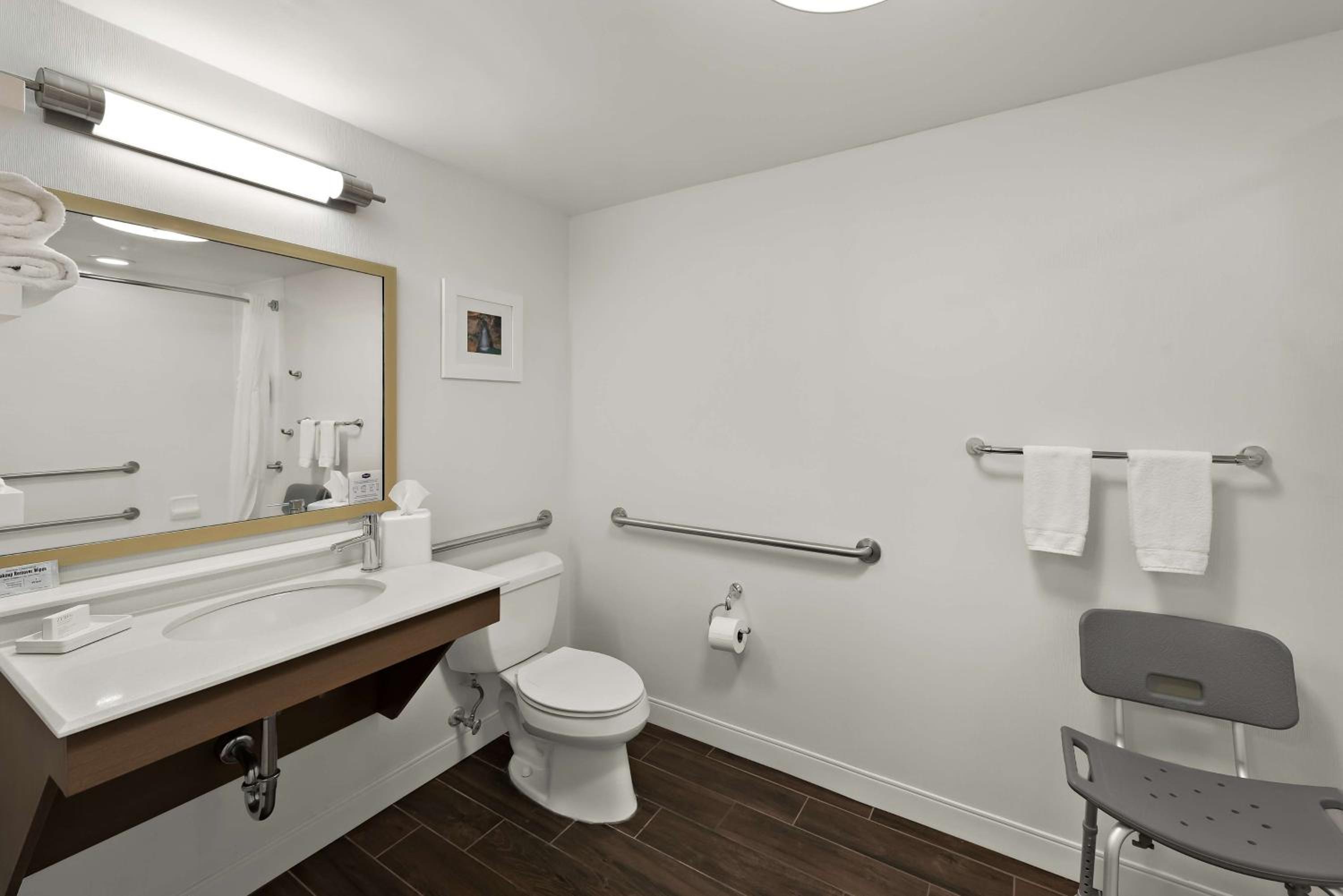 King Room - Mobility Access/Non-Smoking - Photo 2