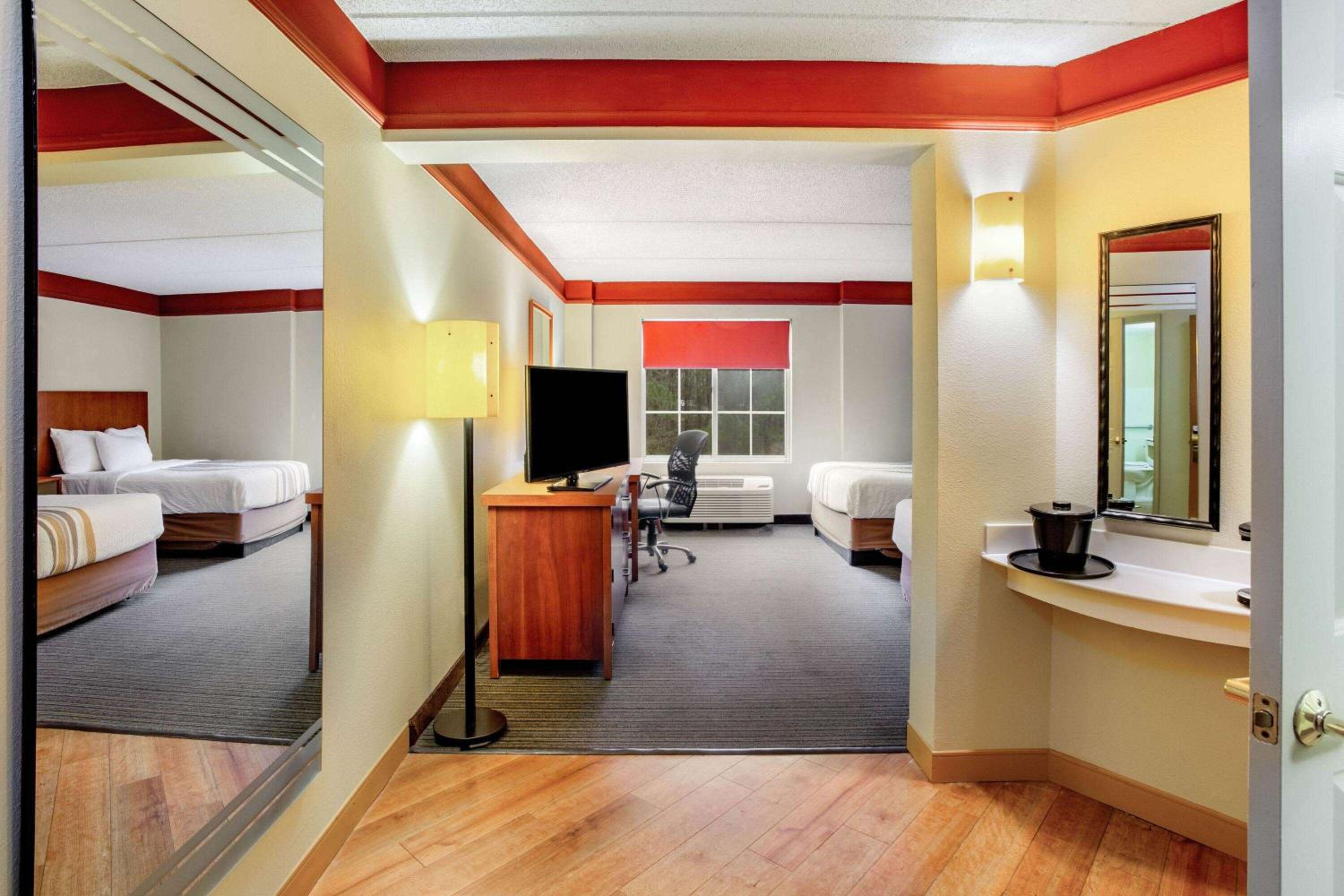 Double Room with Two Double Beds - Disability Access photo 1