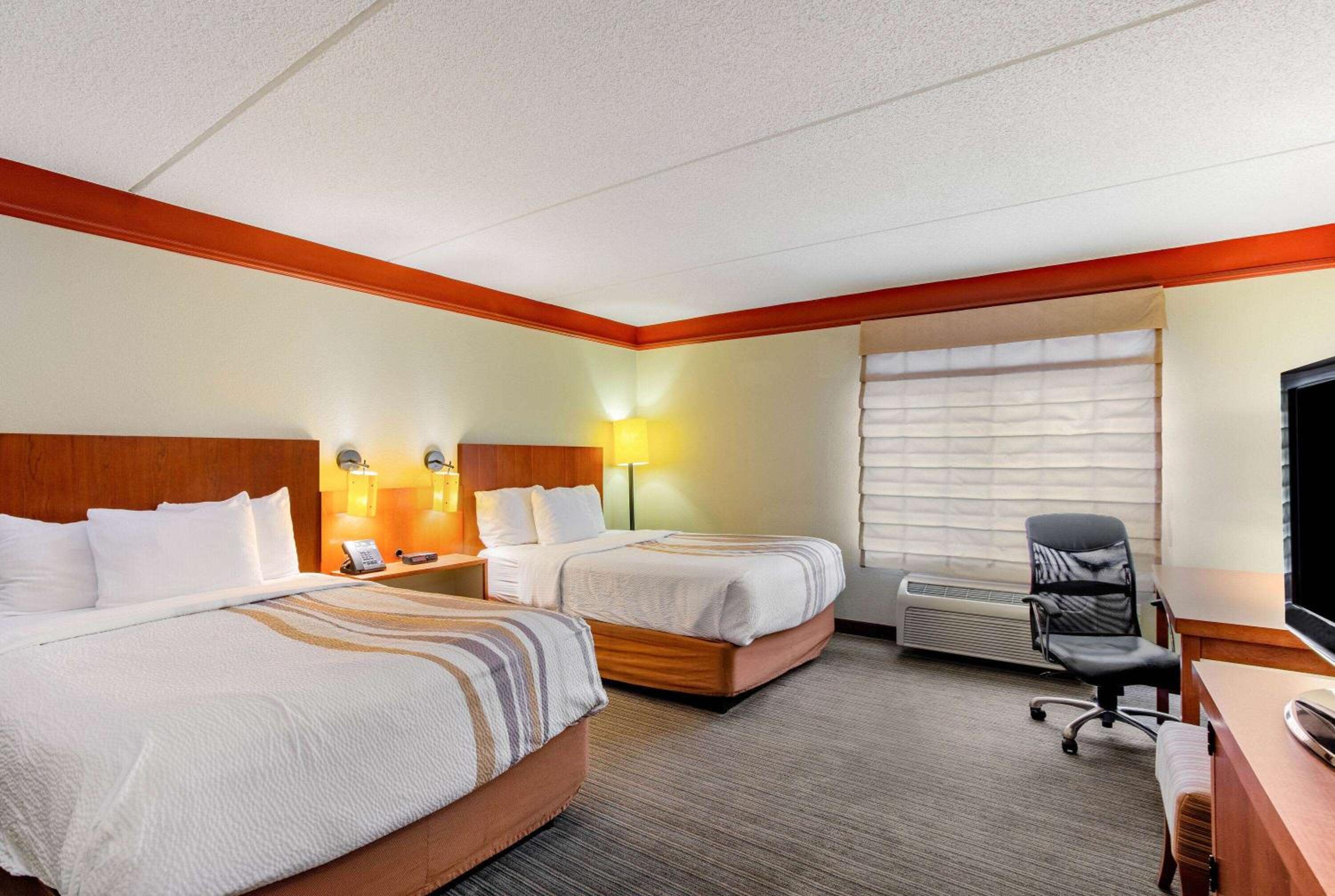 Deluxe Double Room with Two Double Beds - Non-Smoking photo 1