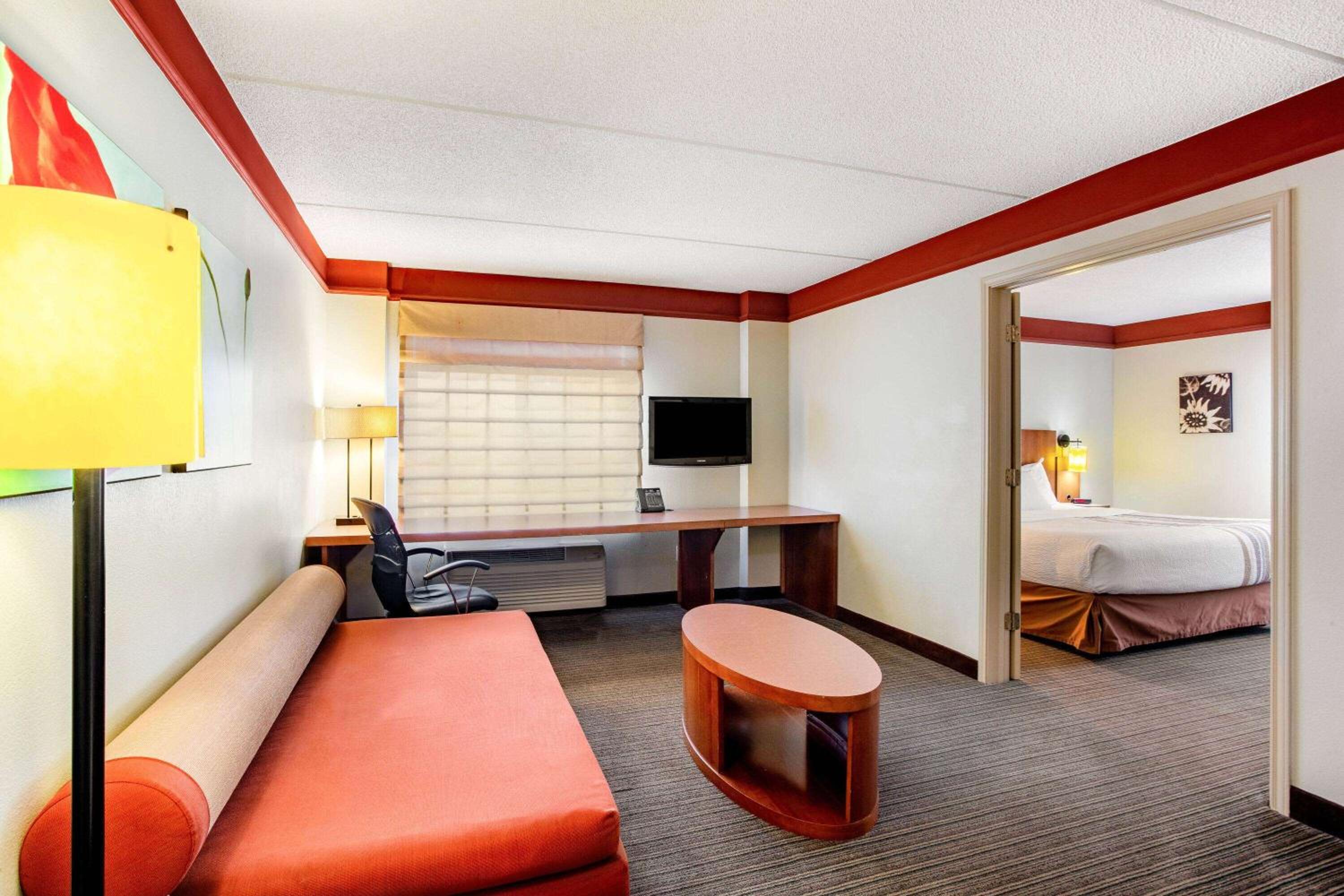 Deluxe King Suite photo 1