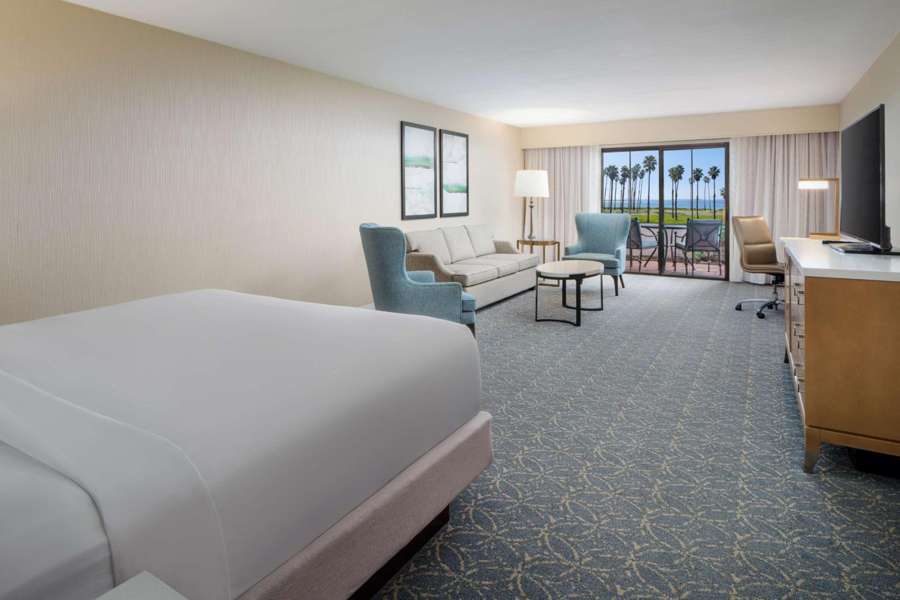 King Room with Balcony or Patio and Ocean View - Photo 4
