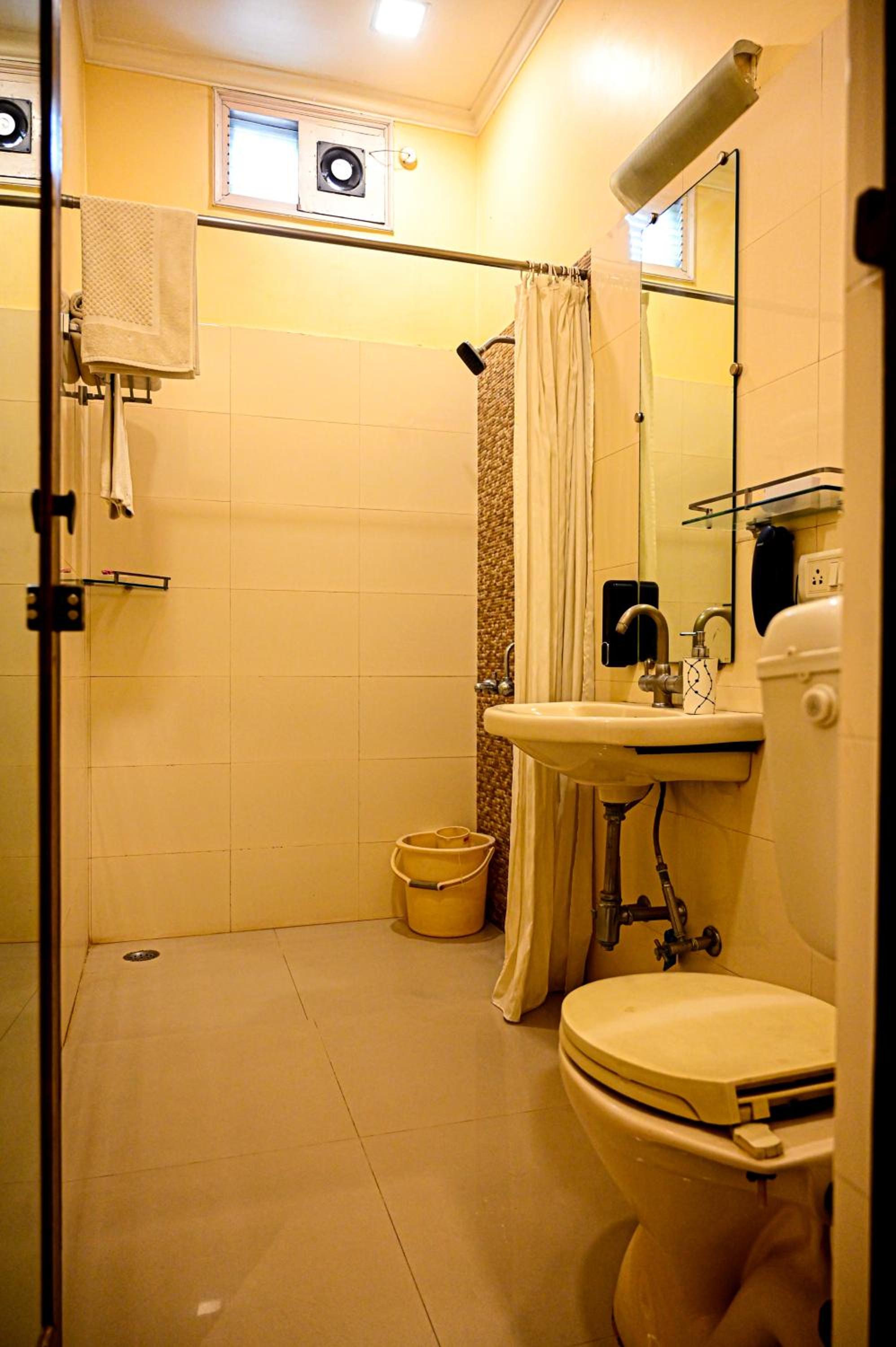 Deluxe Room - Photo 12