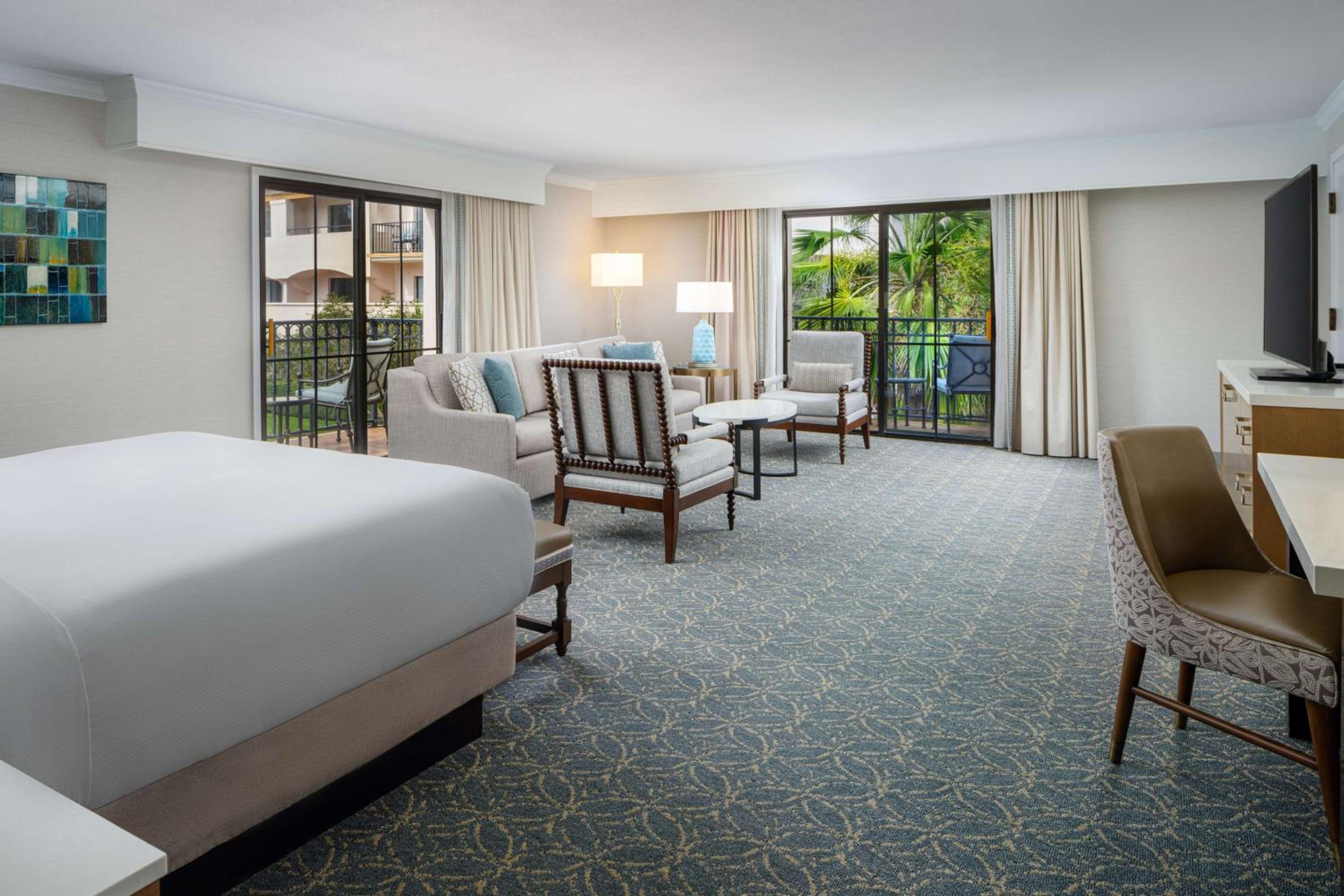 Junior King Suite - Hearing Accessible - Photo 3