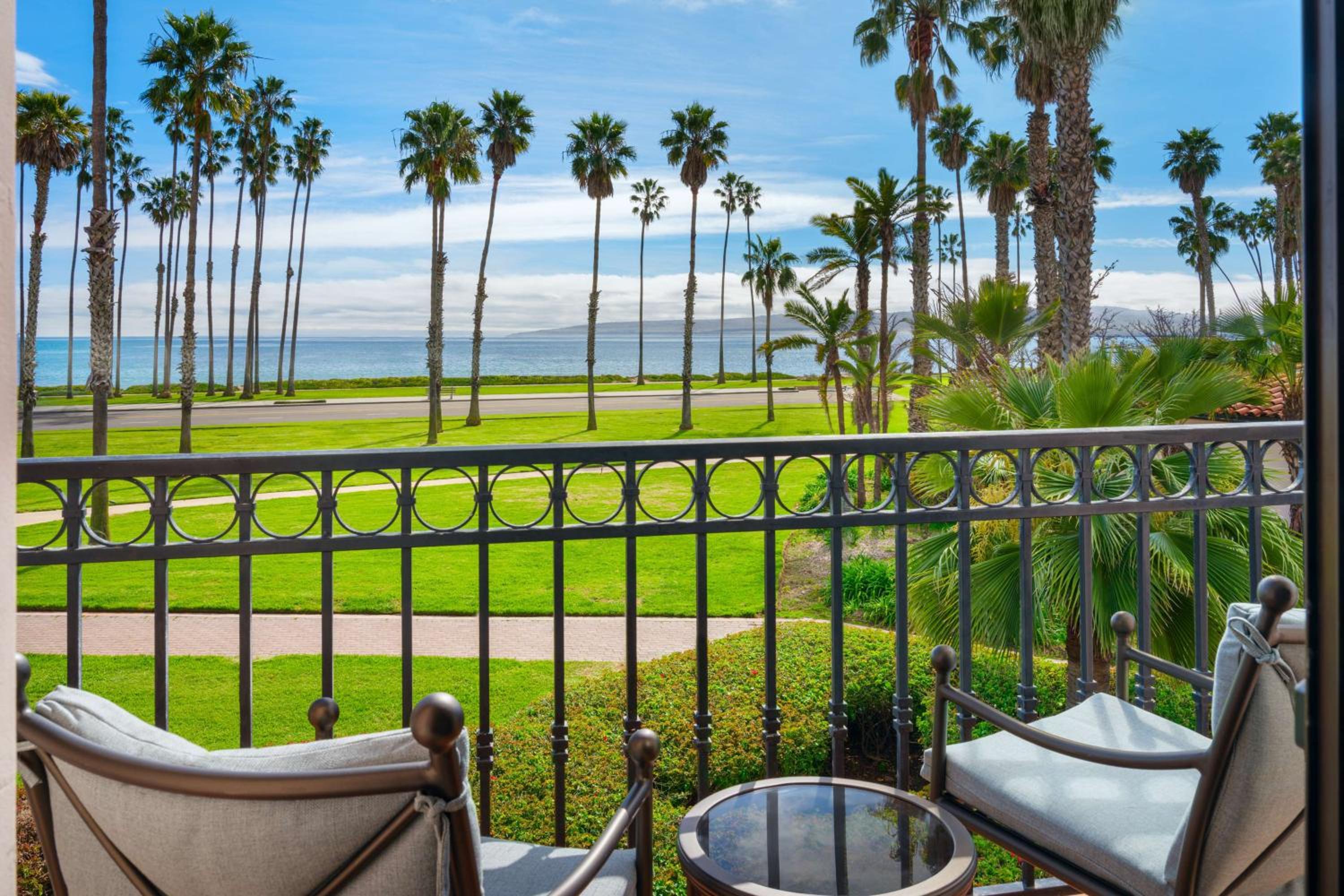 King Room with Balcony or Patio and Ocean View - Photo 2