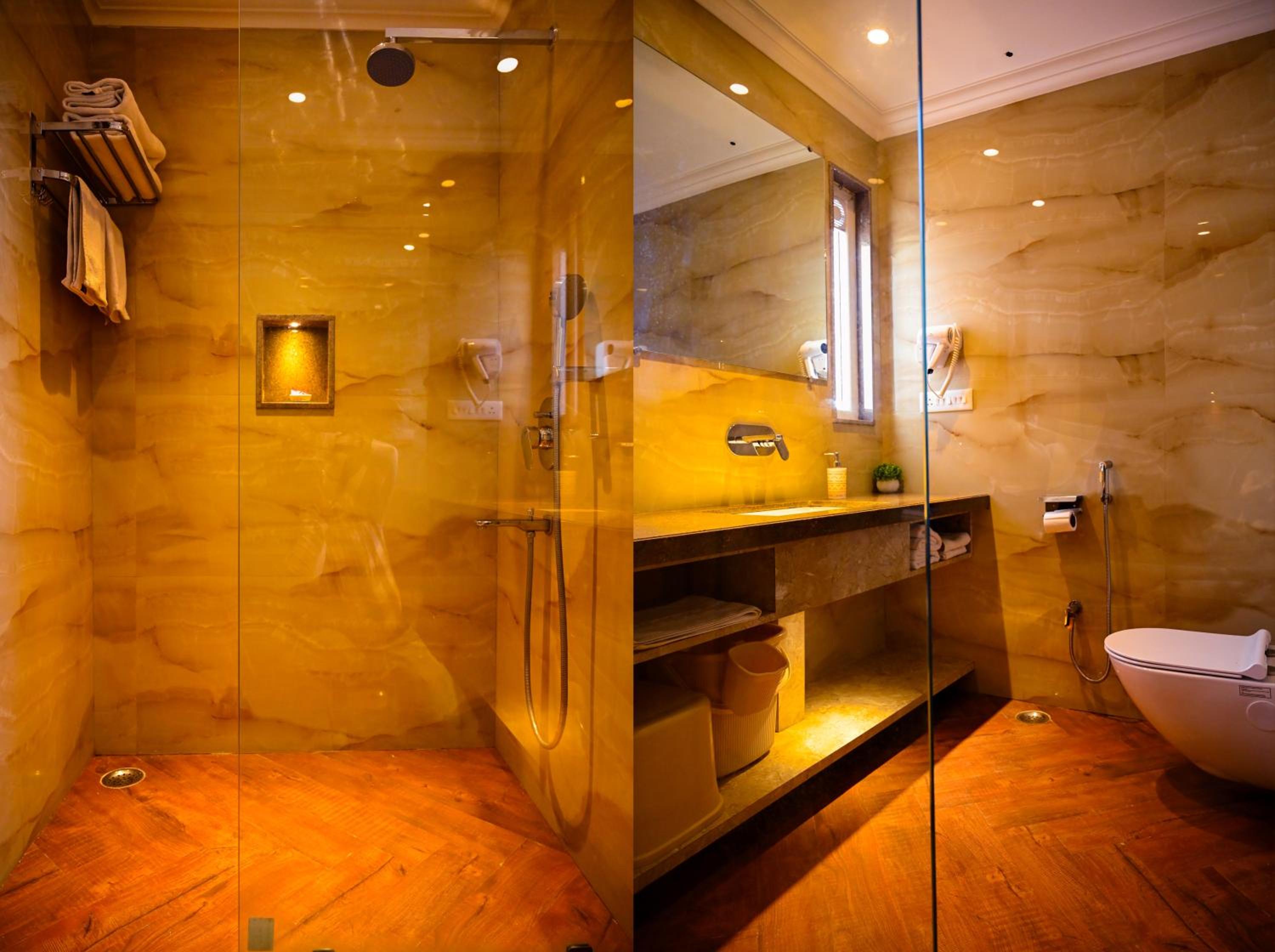 Deluxe Room - Photo 8
