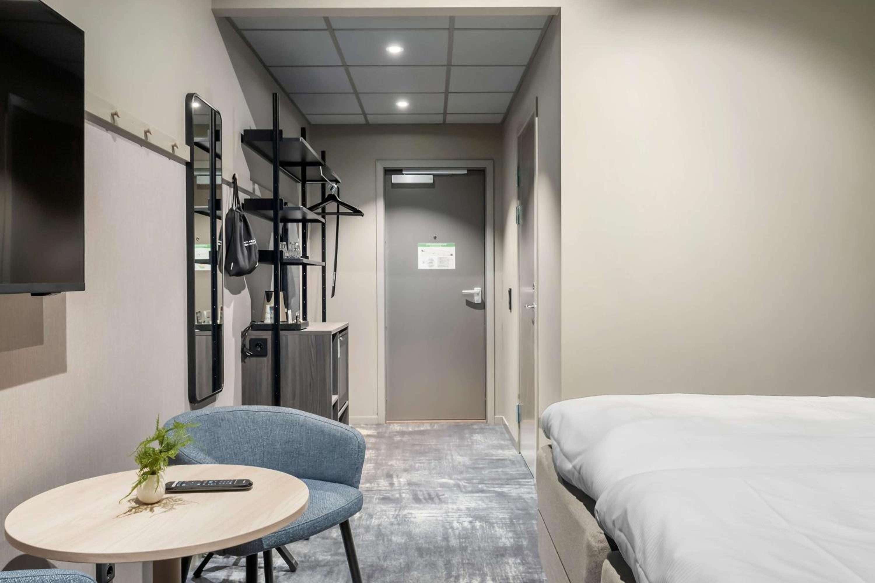 Standard Twin Room - no window - Photo 2
