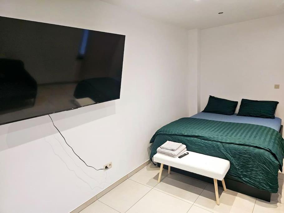 One-Bedroom Apartment photo 2