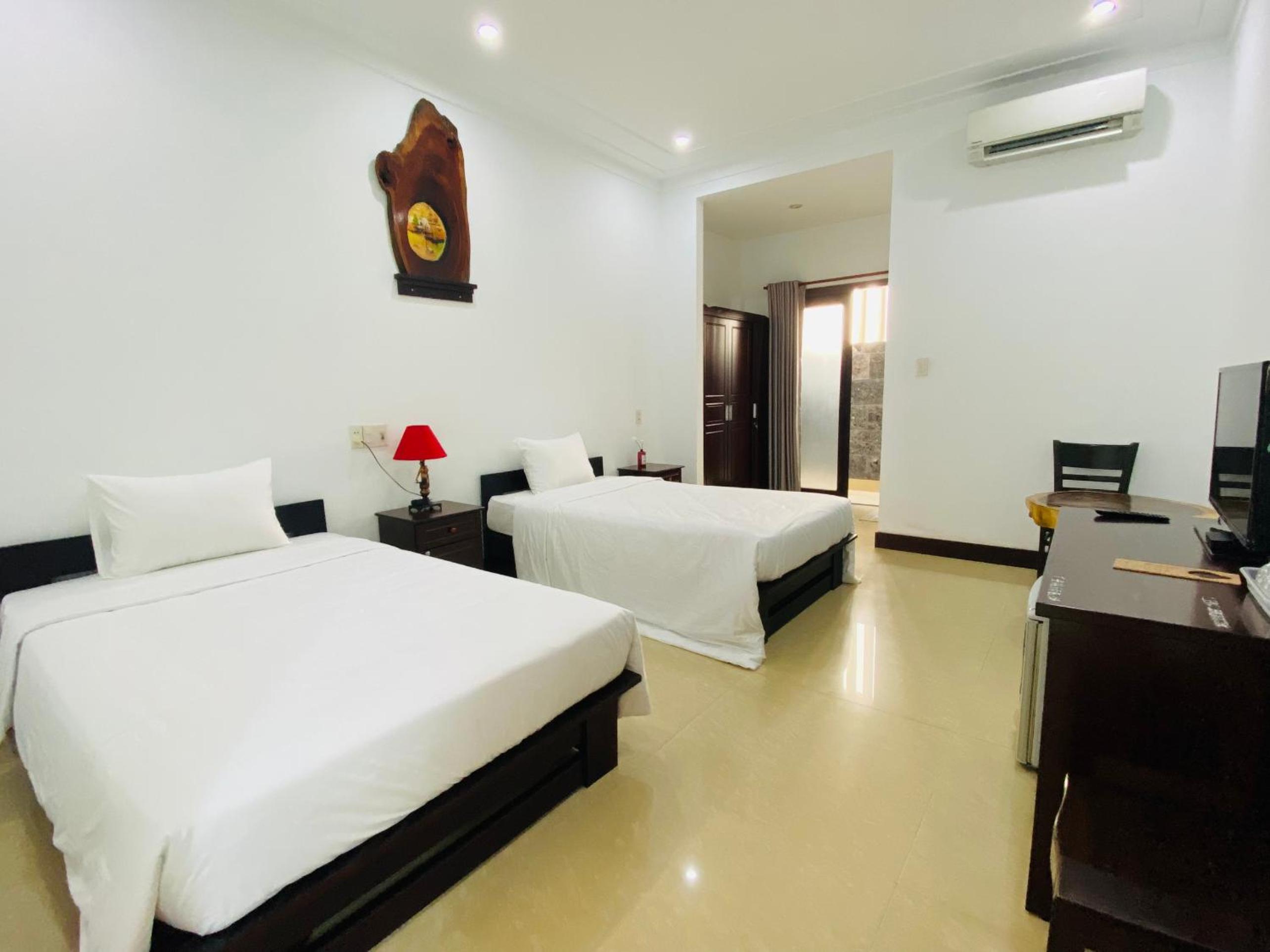 Twin Room With Private Bathroom photo 3
