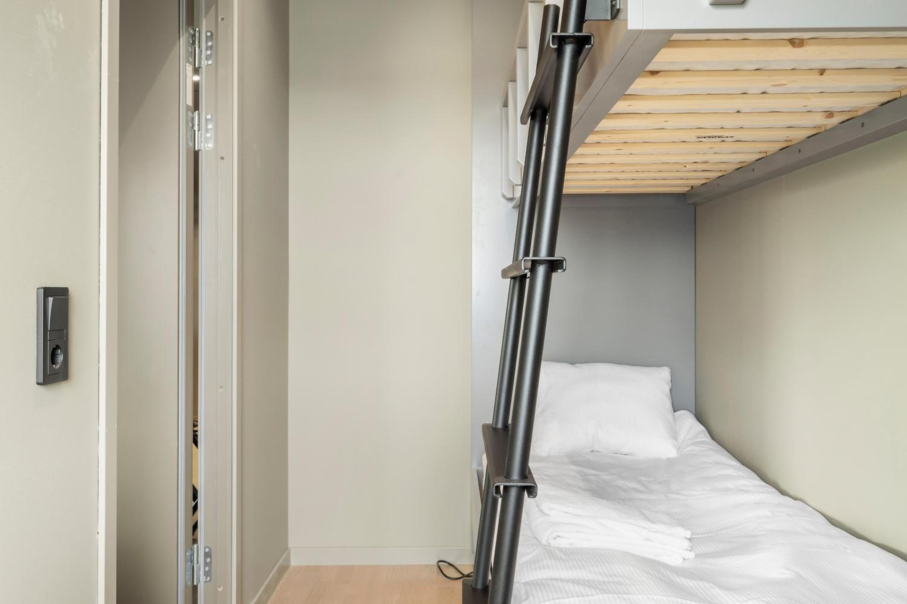 Junior Suite with One King and Bunk Bed - Non-Smoking - Photo 5