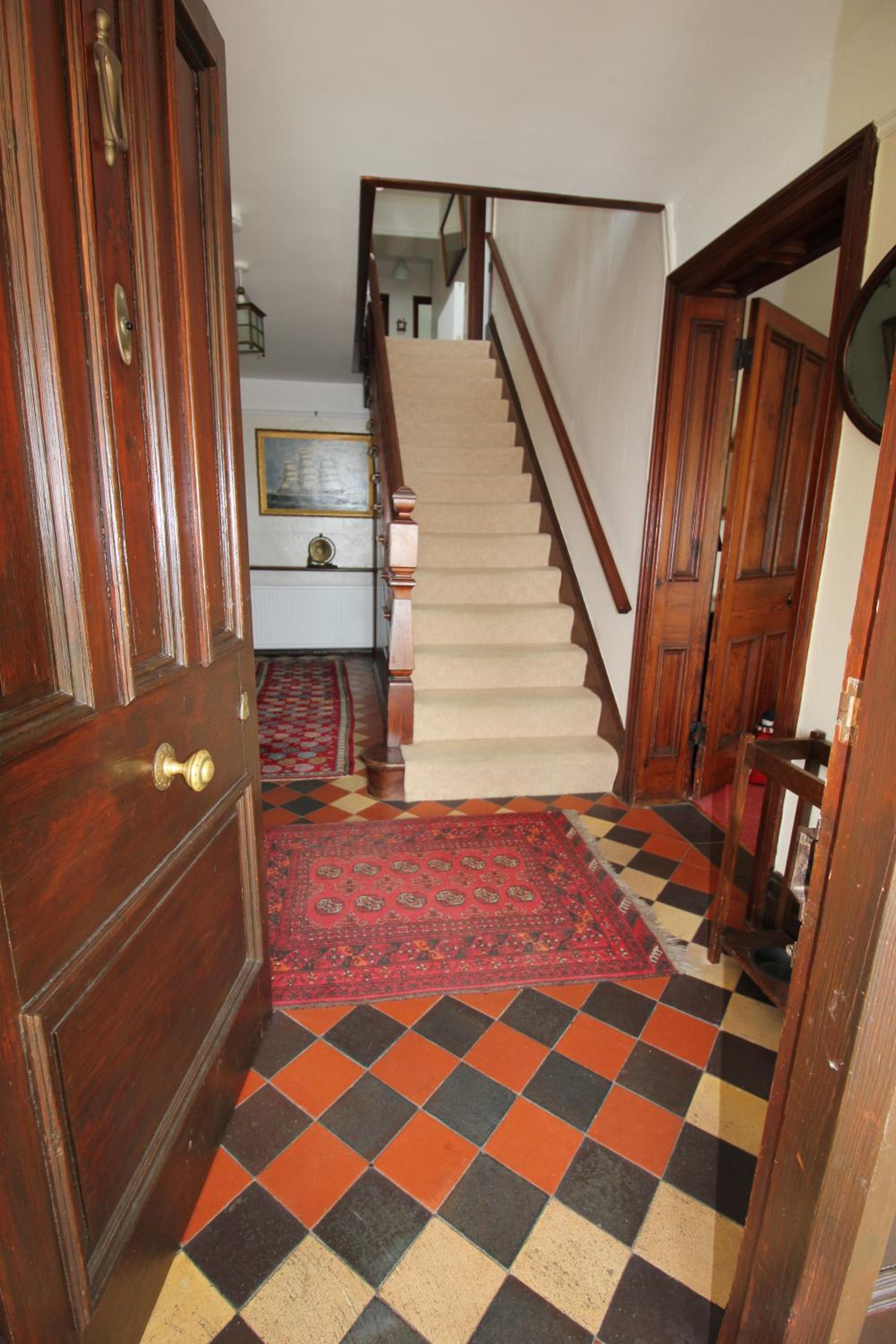 Six-Bedroom House photo 1