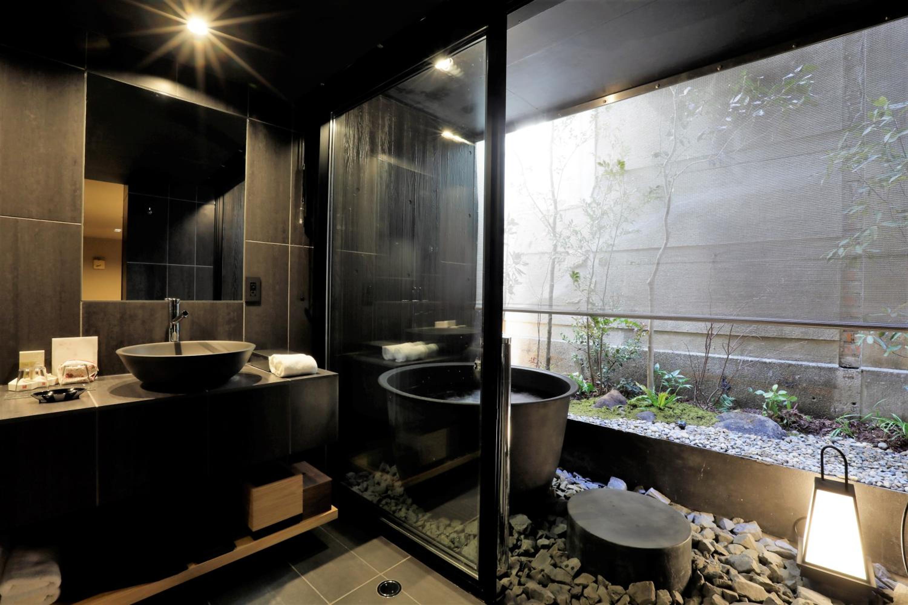 Deluxe King Room with Open Air Bath and Courtyard View (Annex) - Ground Floor photo 3