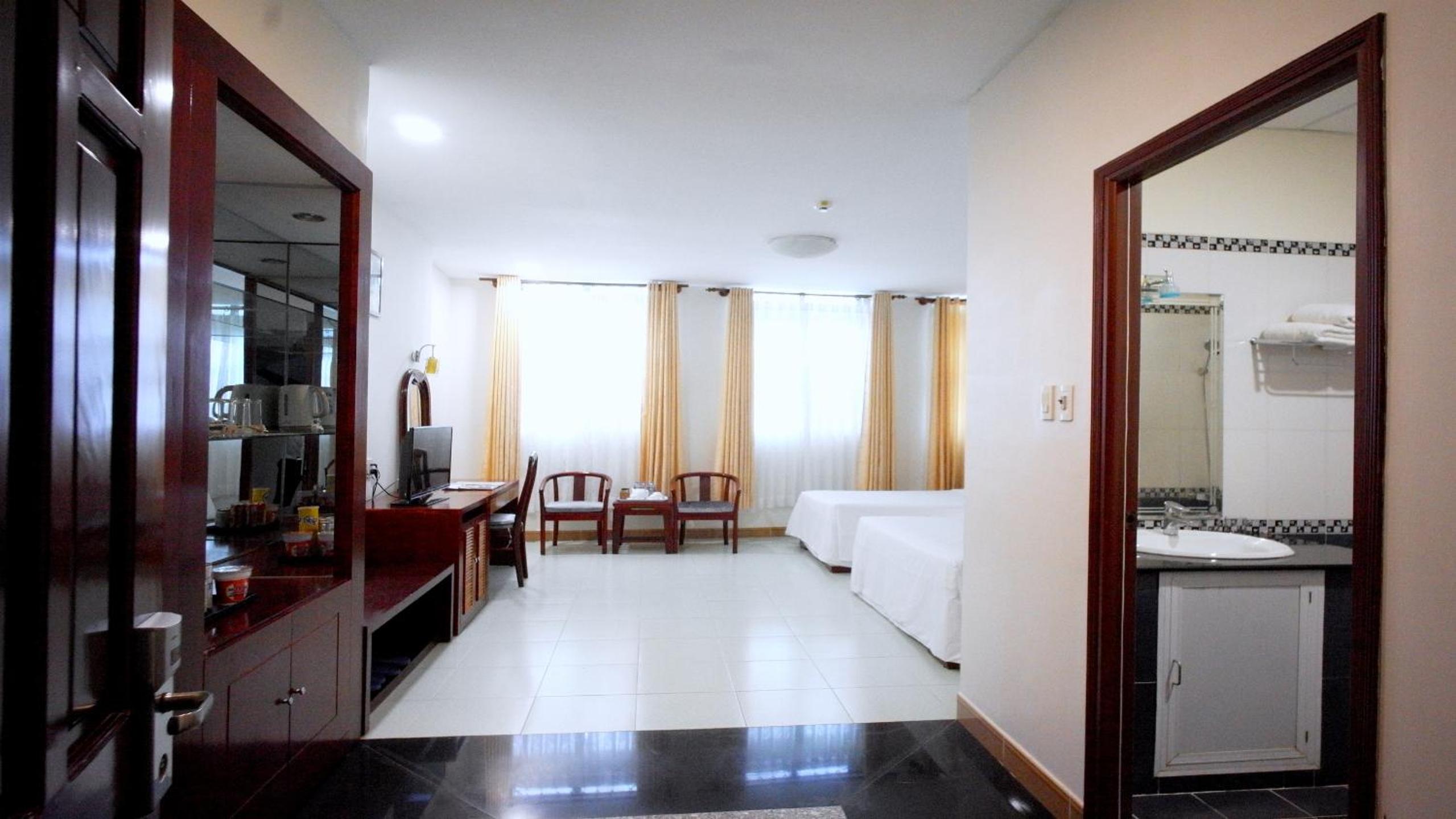 Deluxe Triple Room - Photo 11
