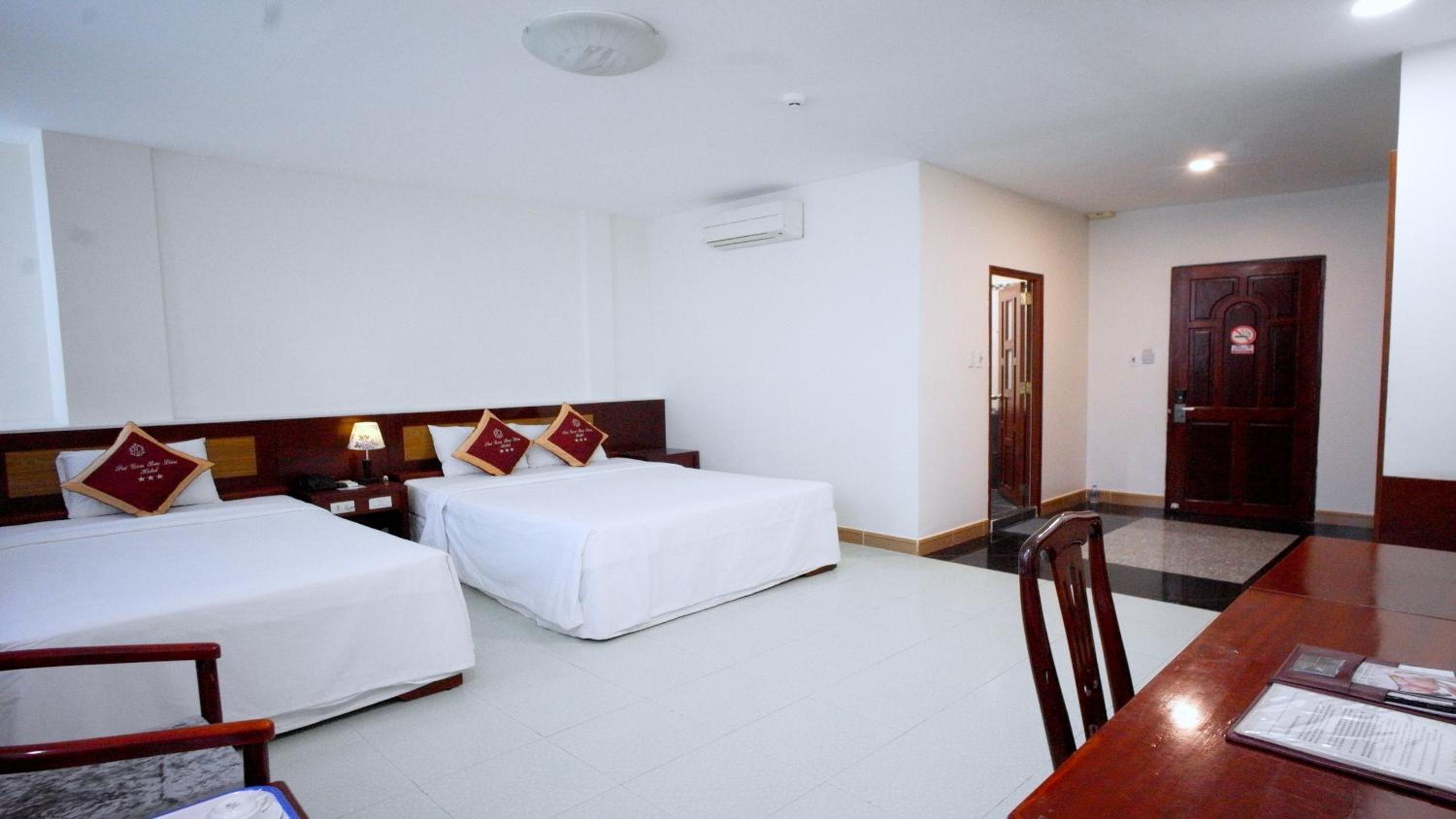 Deluxe Triple Room - Photo 13