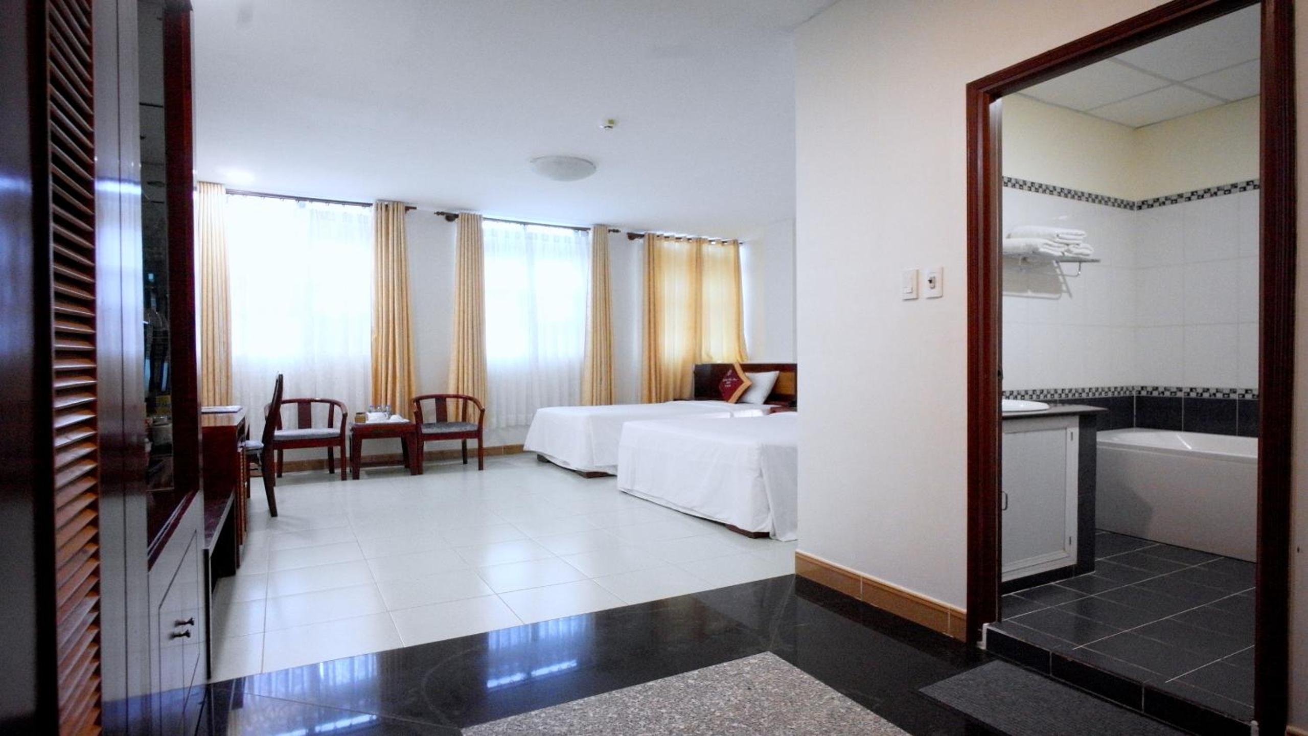 Deluxe Triple Room - Photo 12