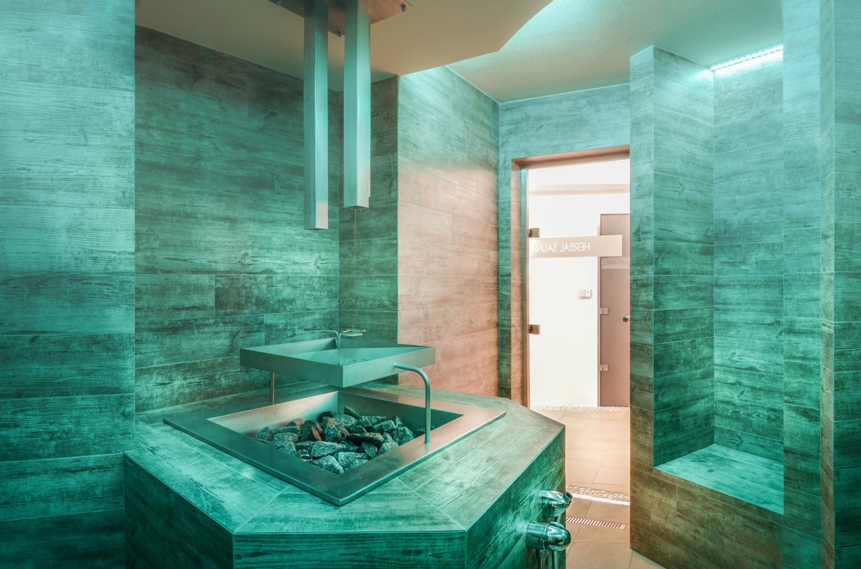 Double or Twin Room with New Year's Eve Package thumbnail 6