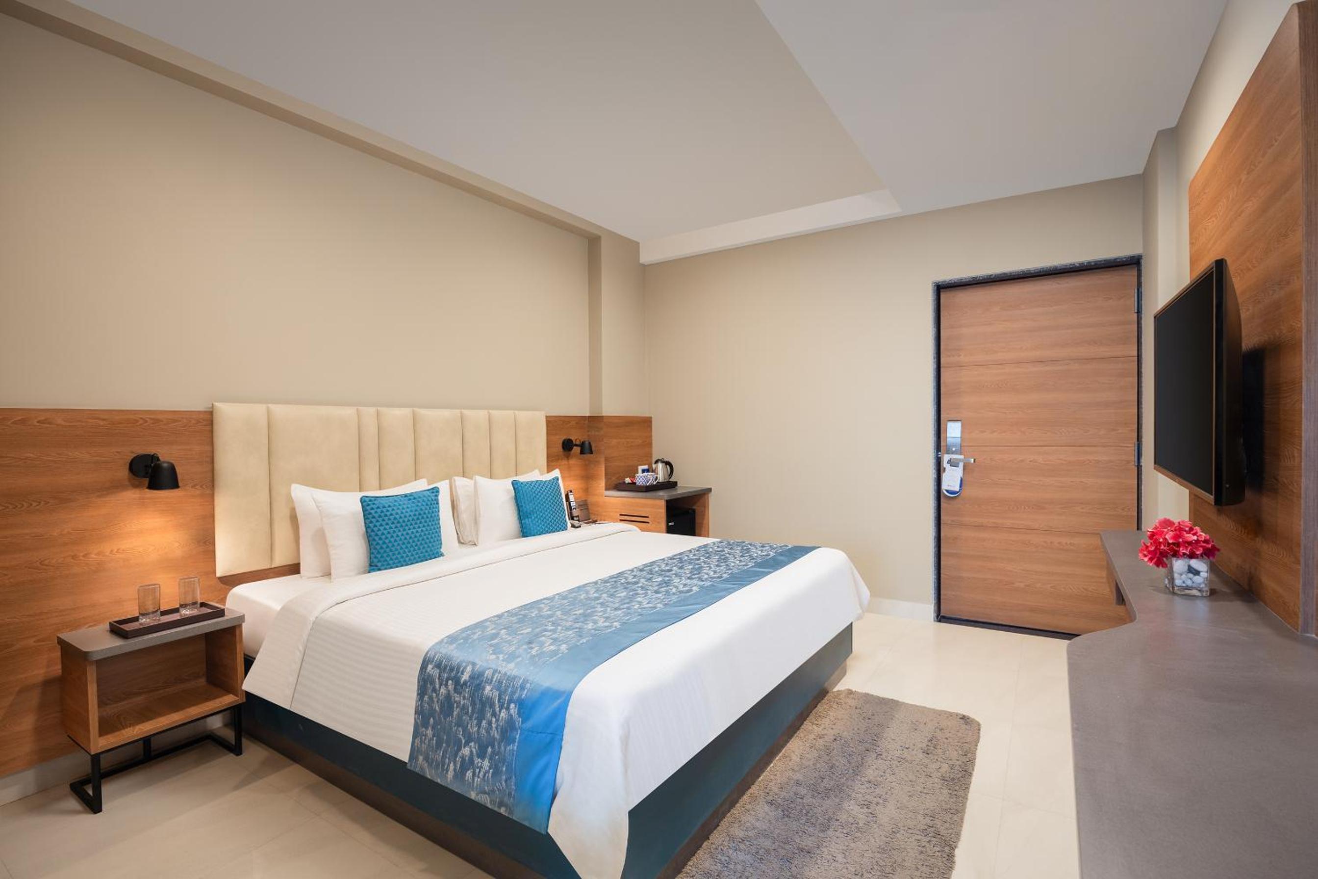Deluxe Double Room Early Check-in up to 2 Hours (Subject to Availability) - Photo 1