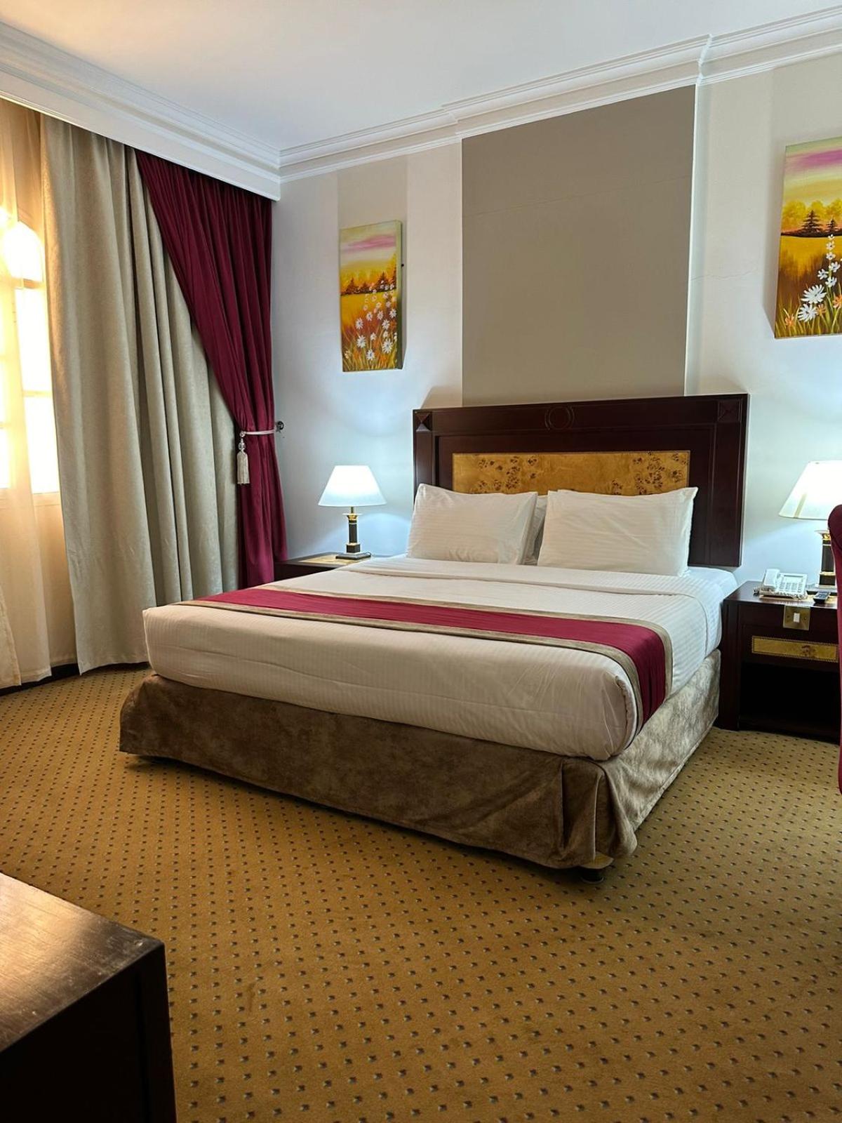 Suite - Photo 1