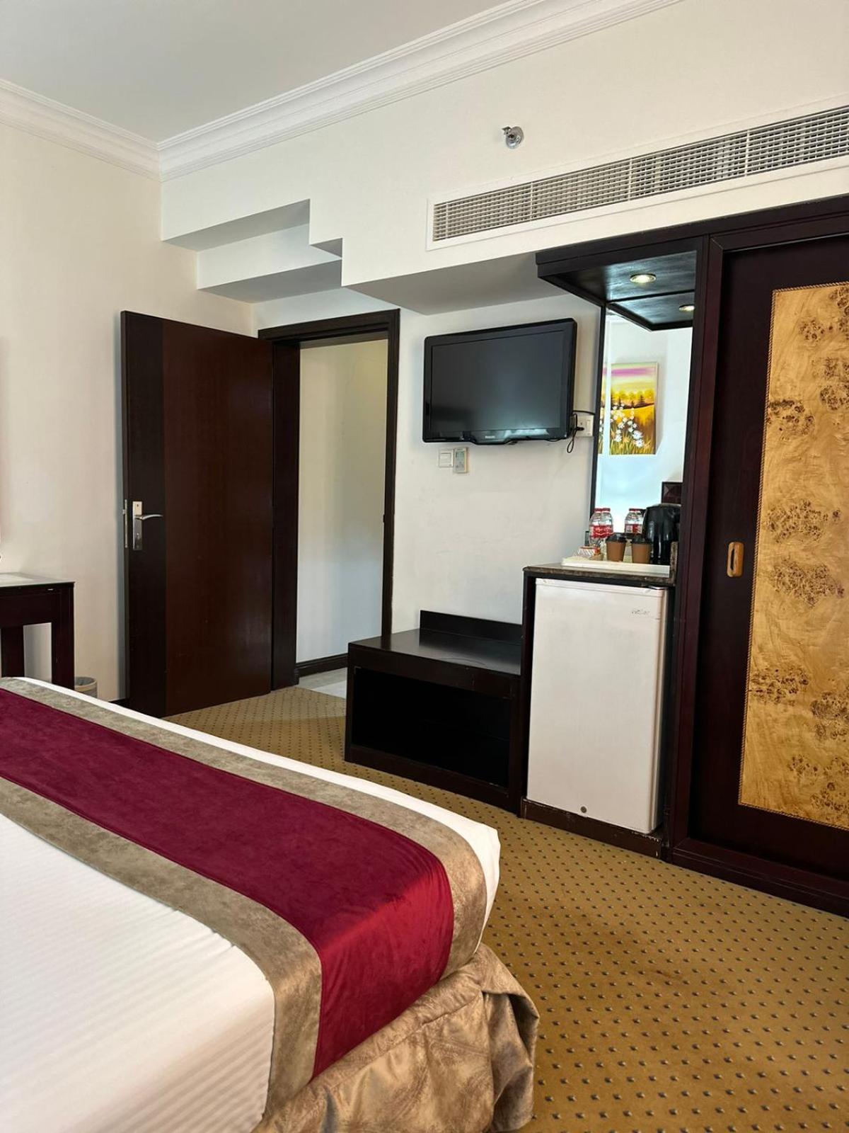 Suite - Photo 3