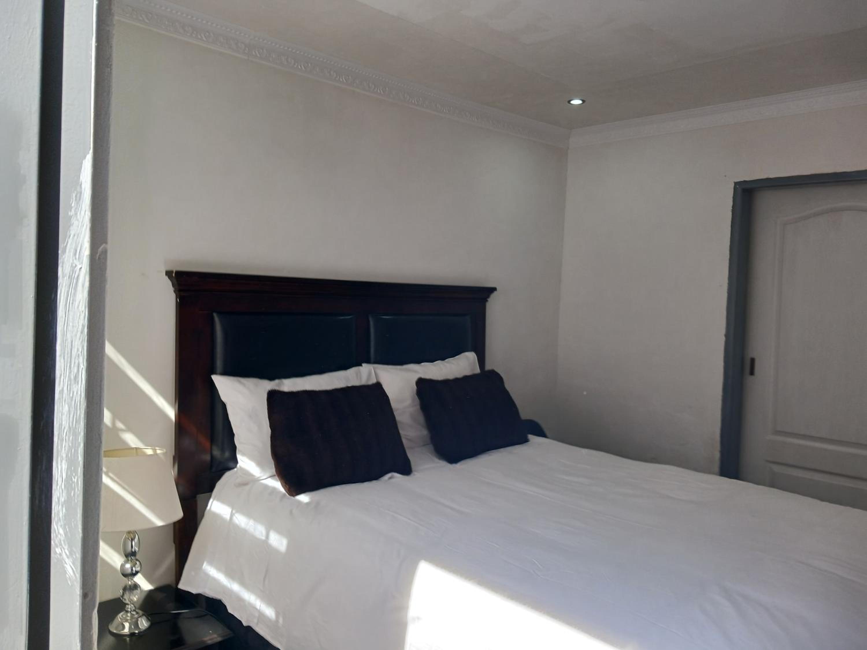 Queen Suite photo 3