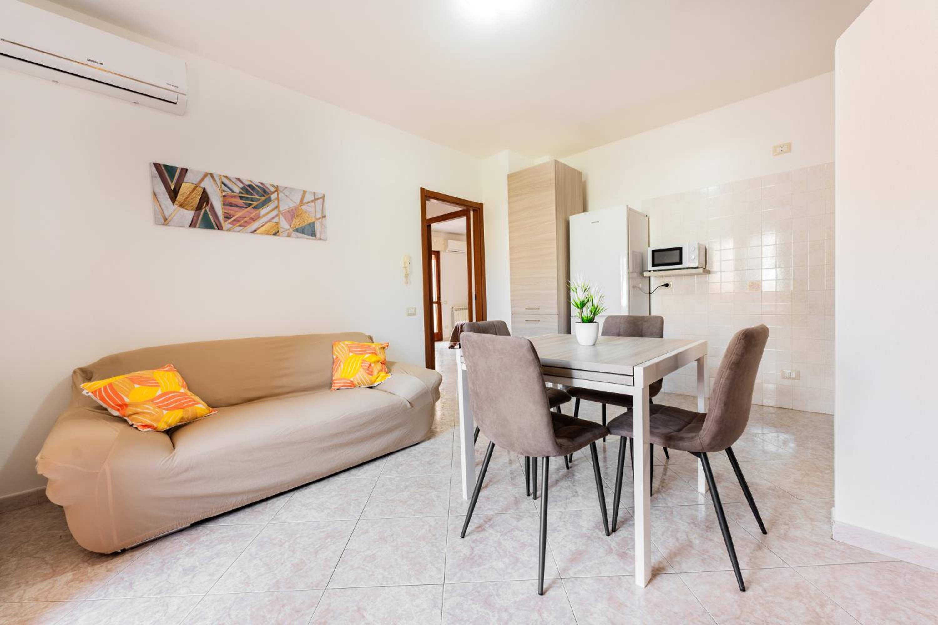 Two-Bedroom Deluxe Apartment with Balcony photo 1