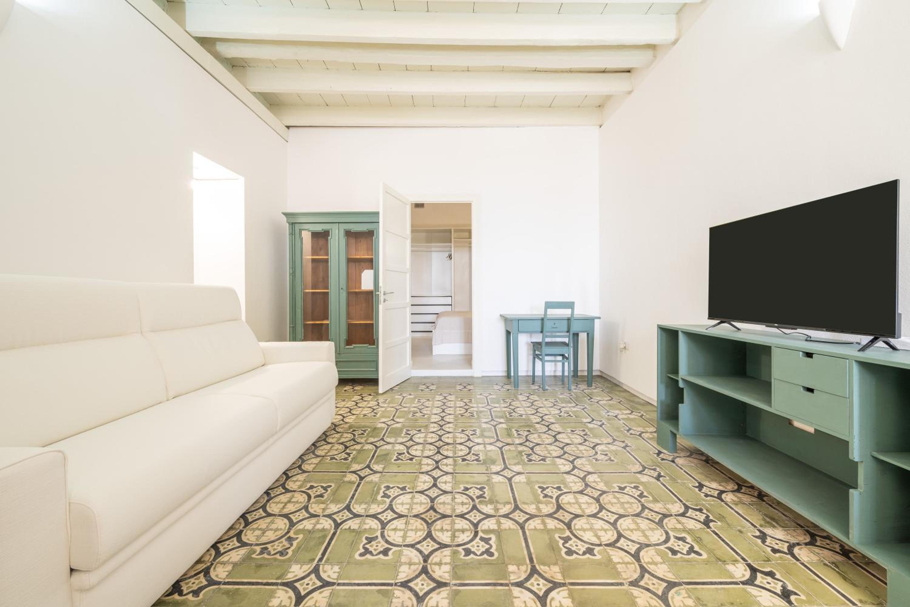 Superior One-Bedroom Apartment