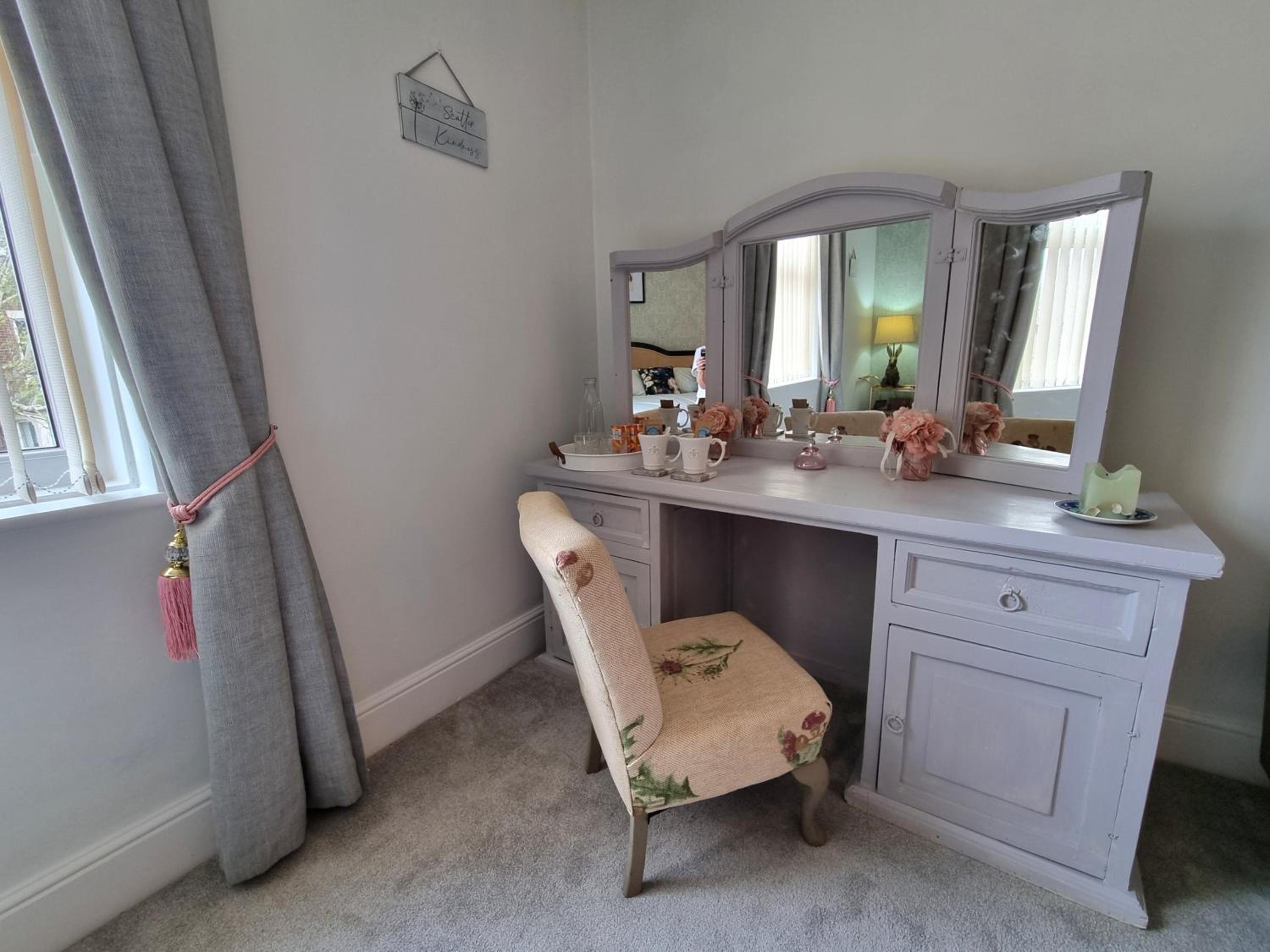 Superior King Suite photo 3