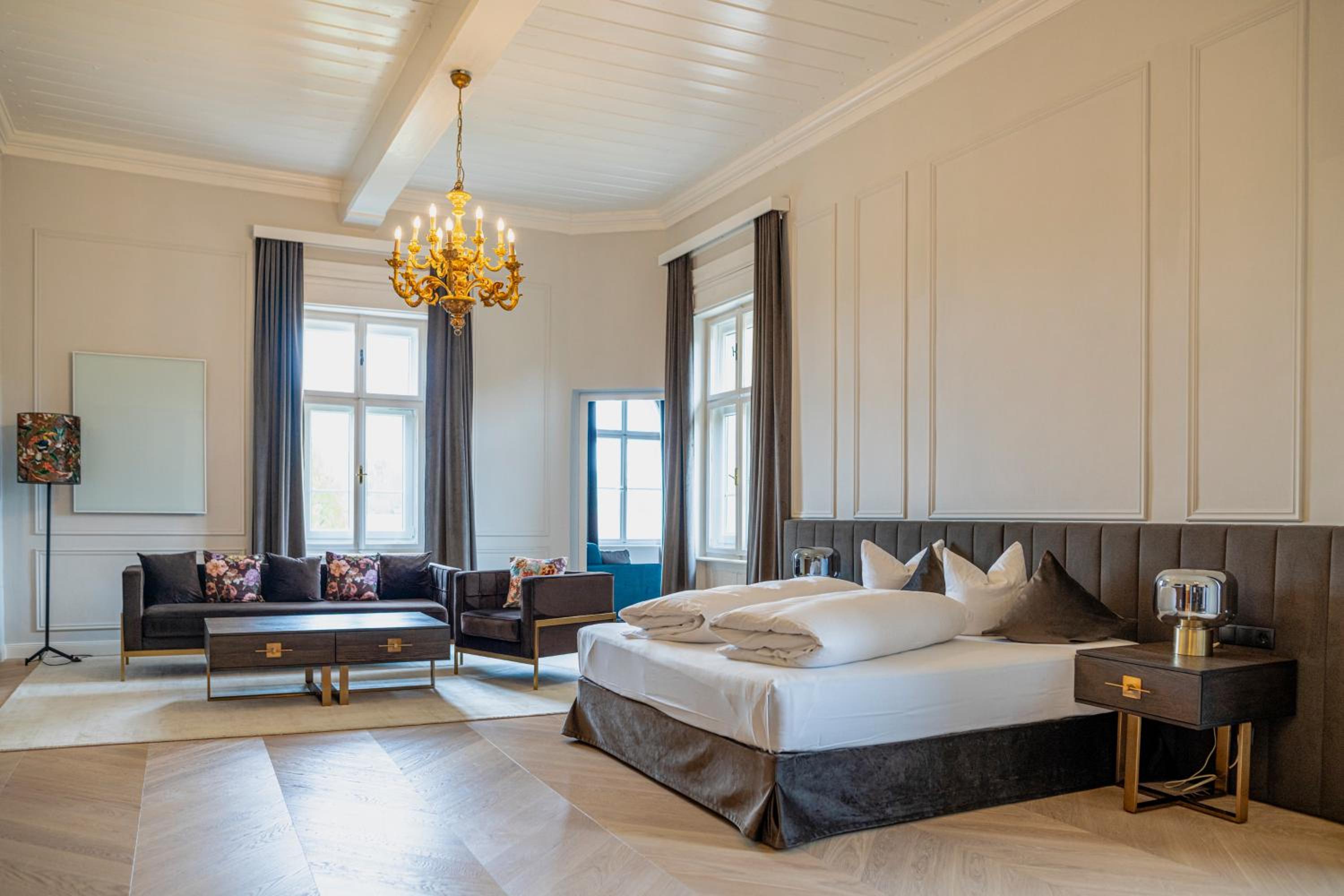 Suite - Photo 10