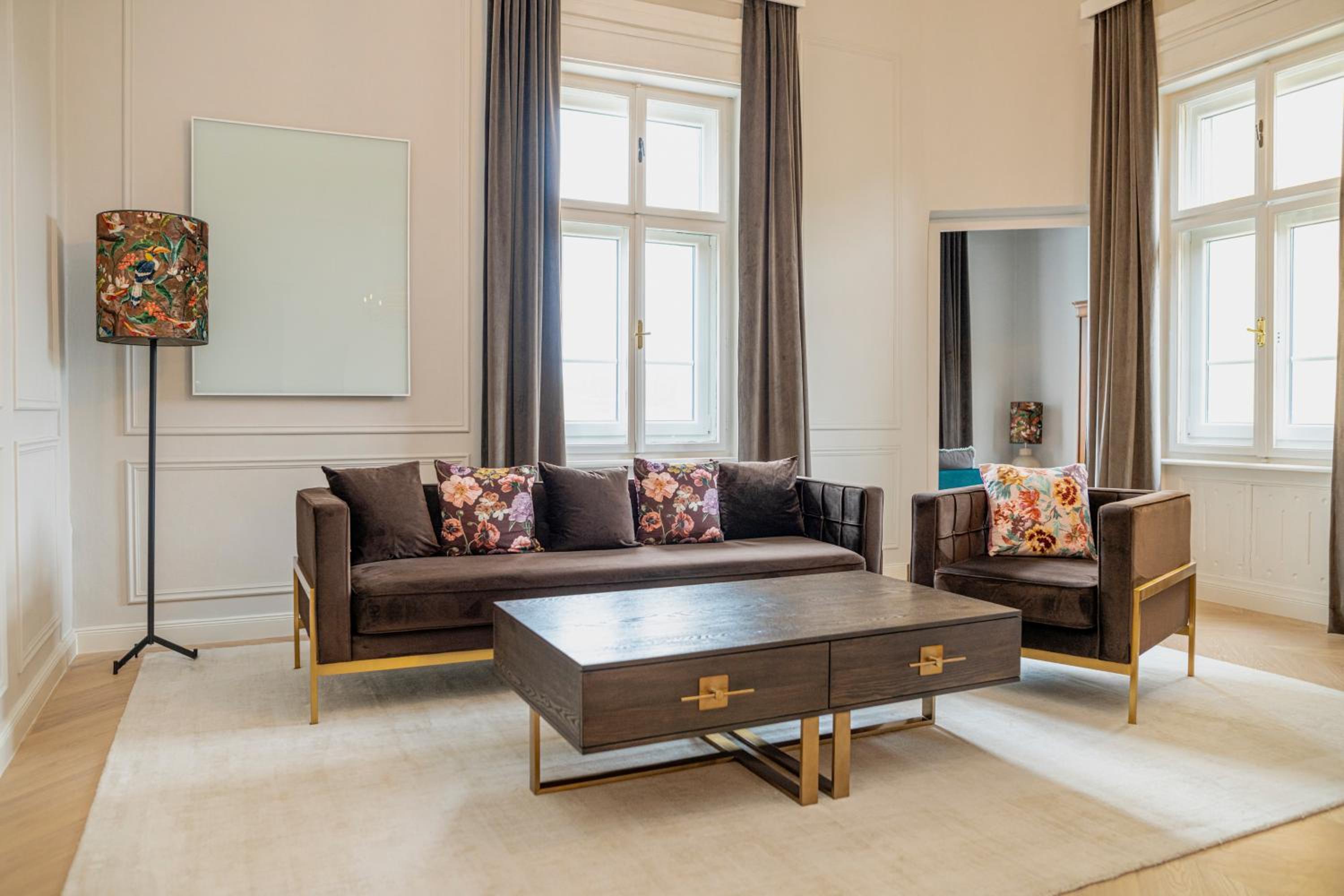 Suite - Photo 15