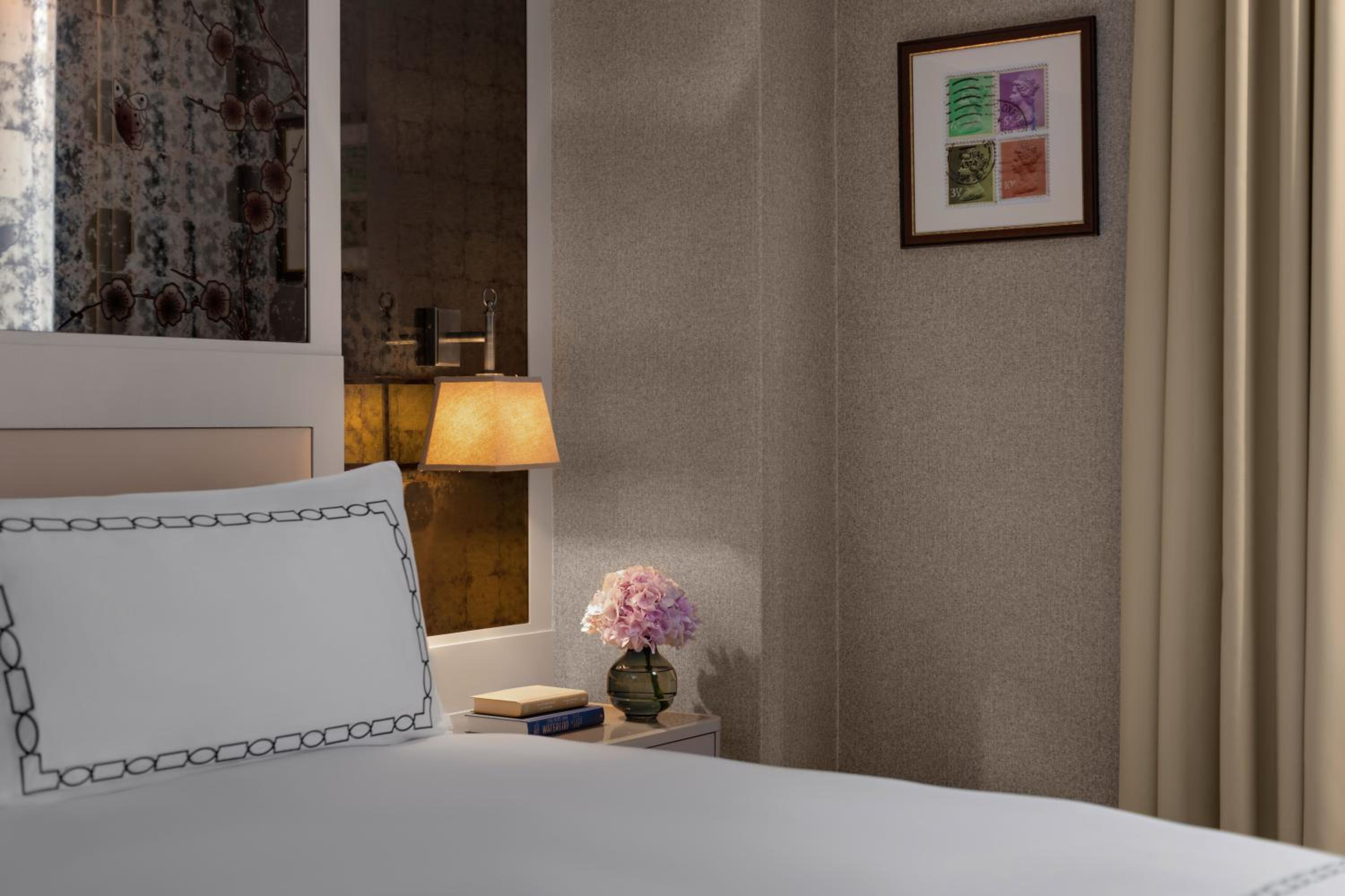 Deluxe King Room with One King Bed (Non Smoking)