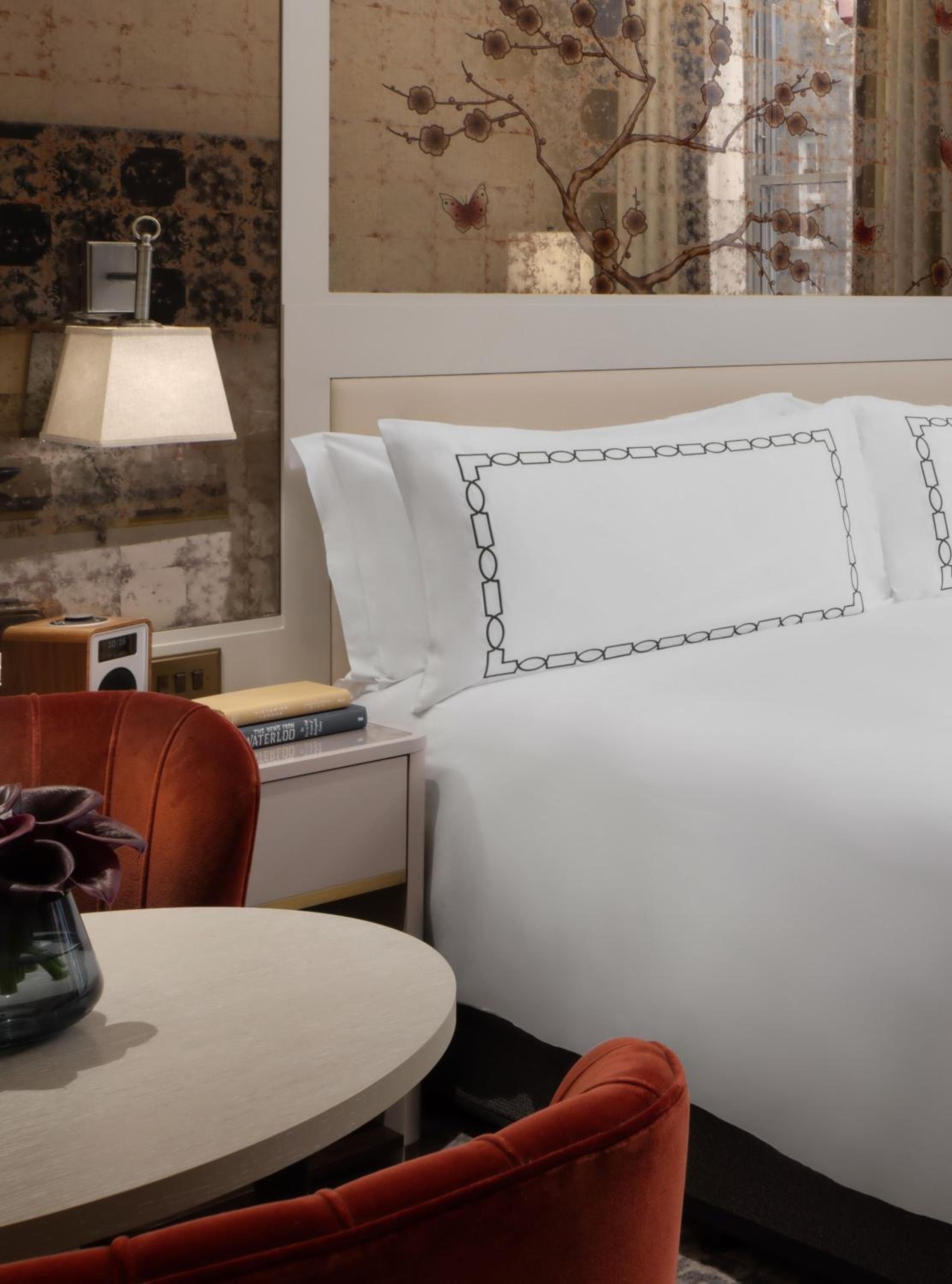 Deluxe King Room with One King Bed (Non Smoking)