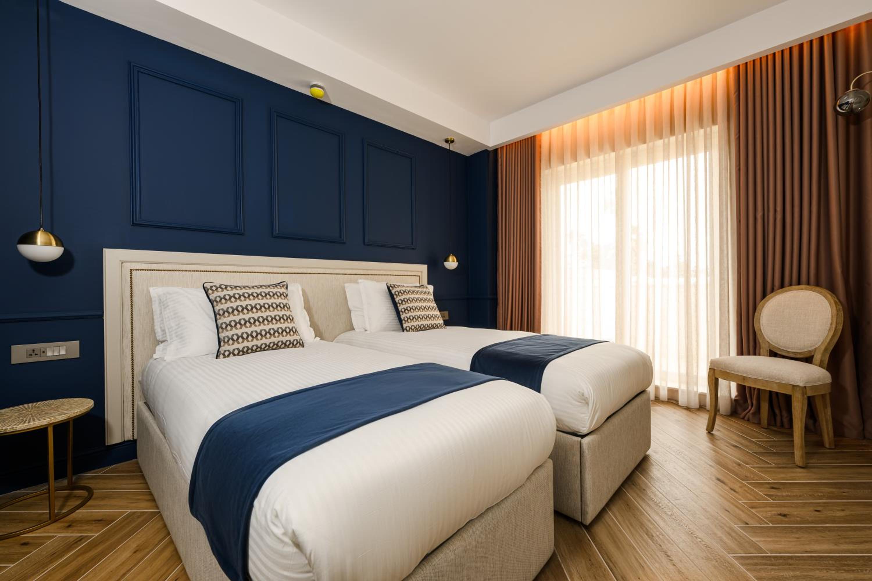 Large Double or Twin Room - Photo 7