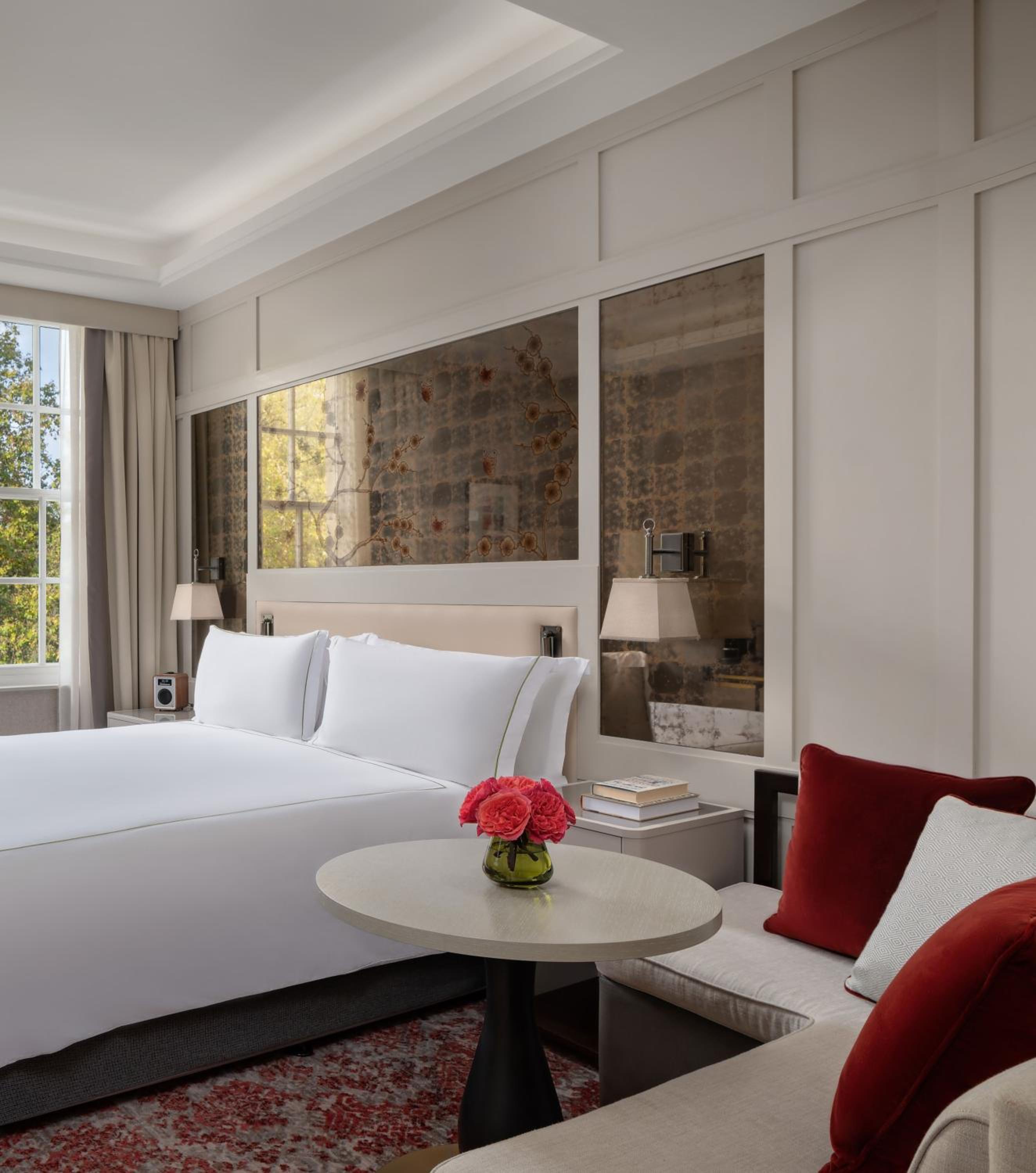 Deluxe King Room with Square View