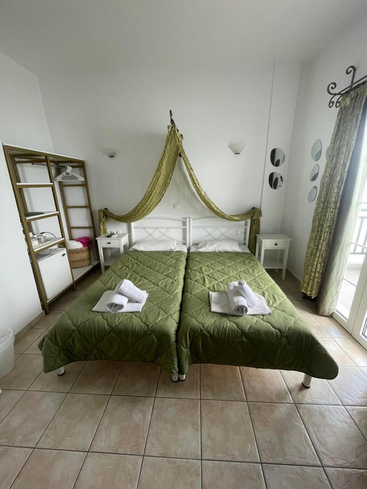 Triple Room with Sea View - Photo 3