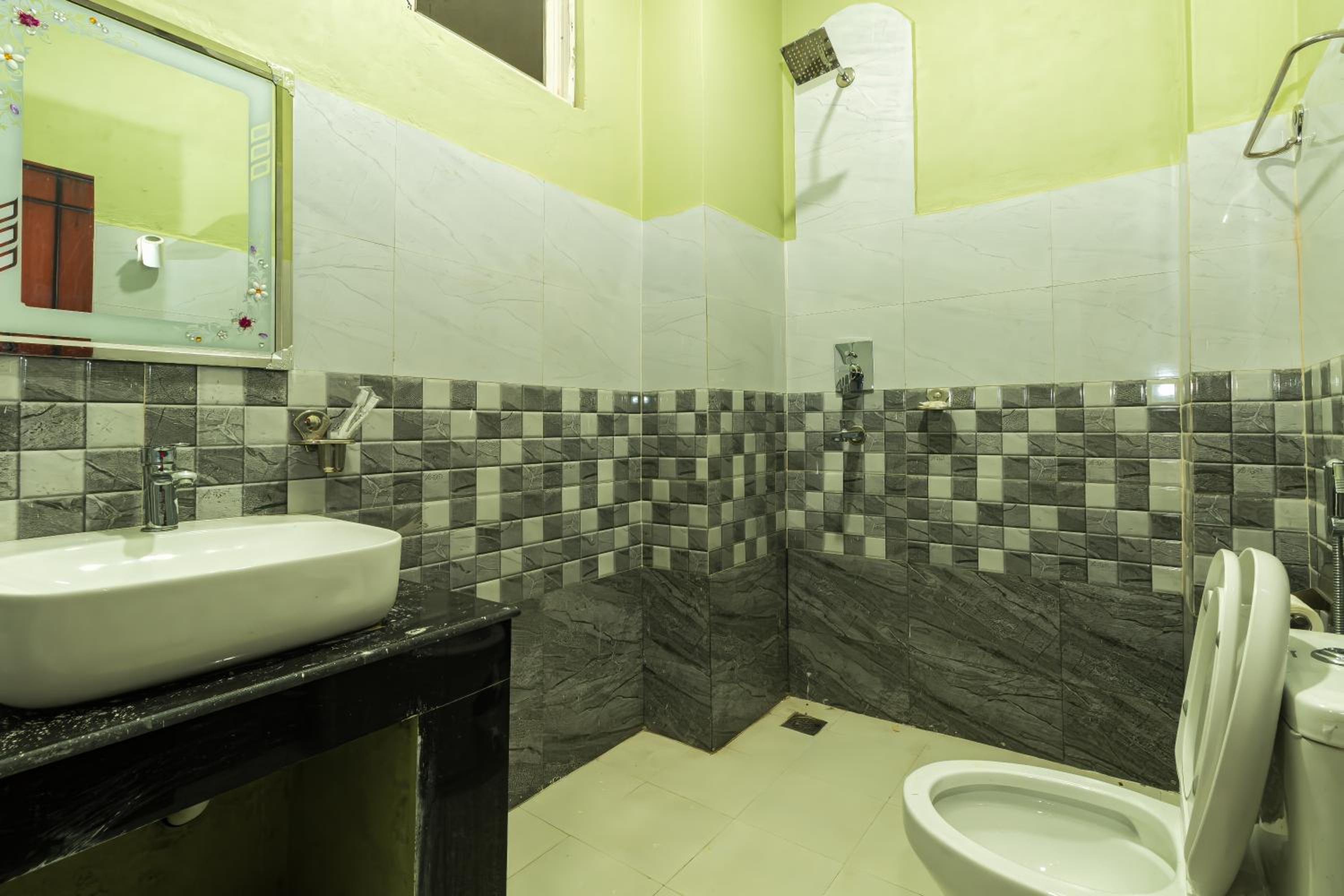 Apartment photo 2