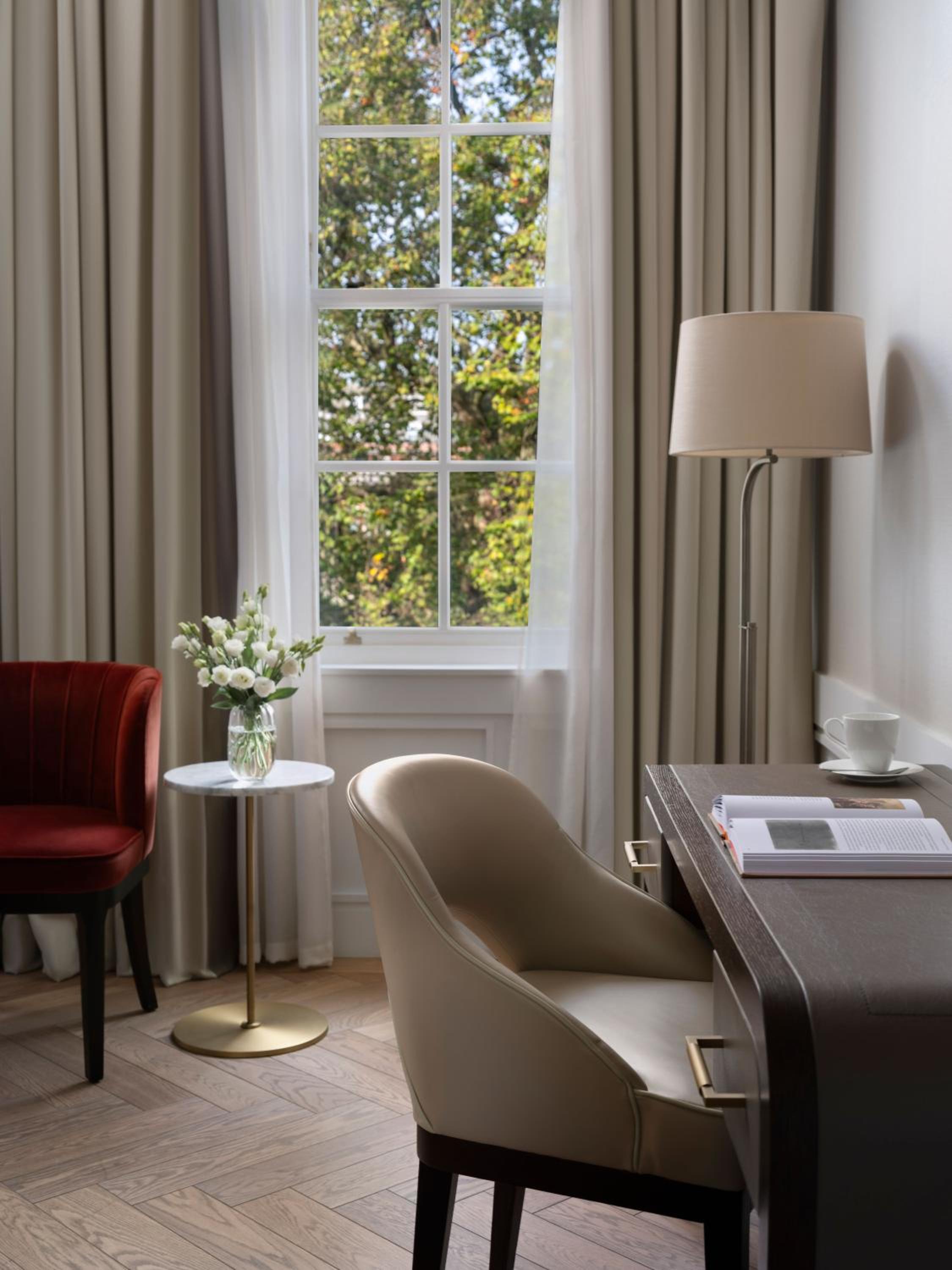 Grand Deluxe King Room with Square View
