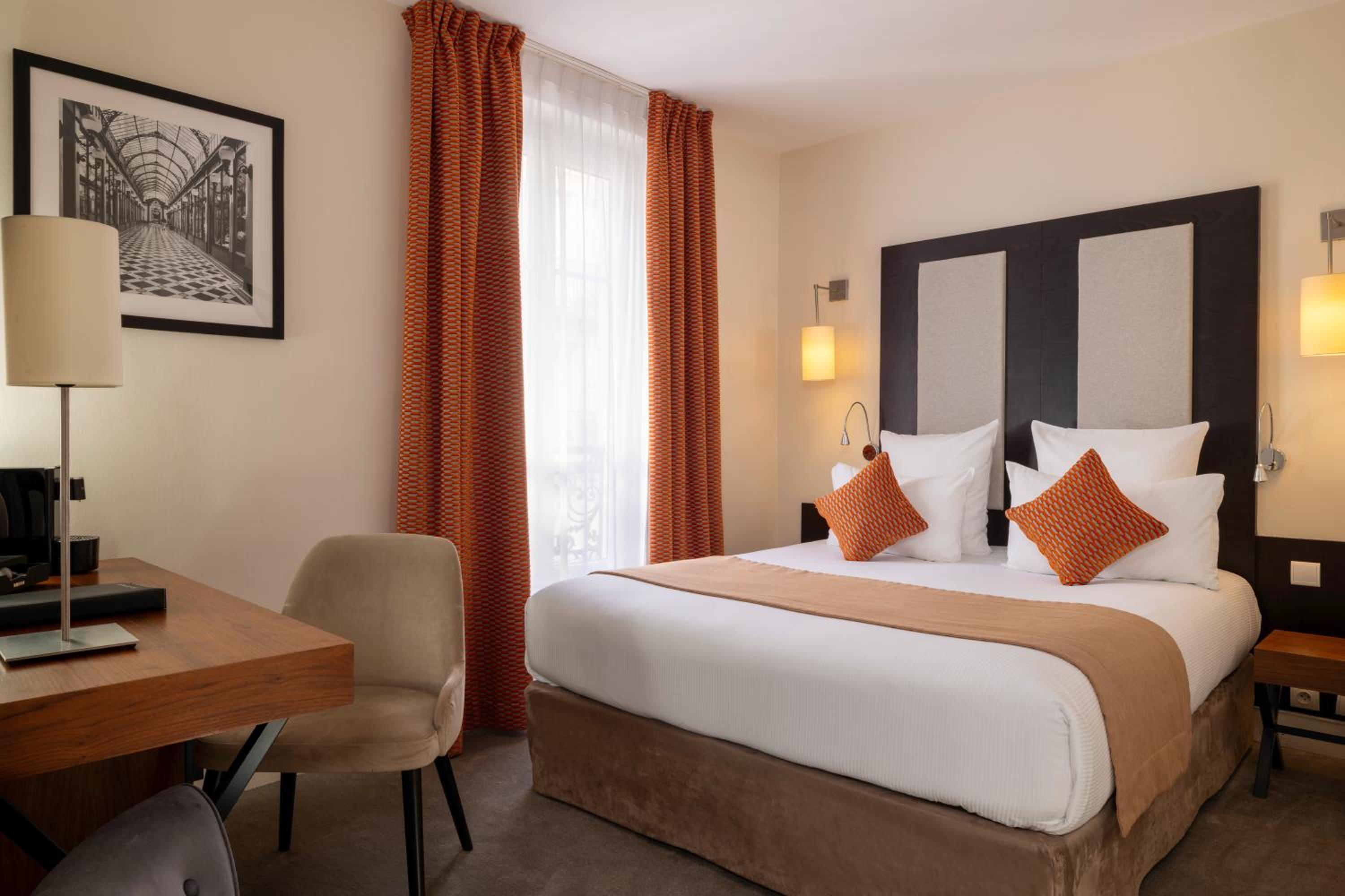 Classic Double Room thumbnail 5