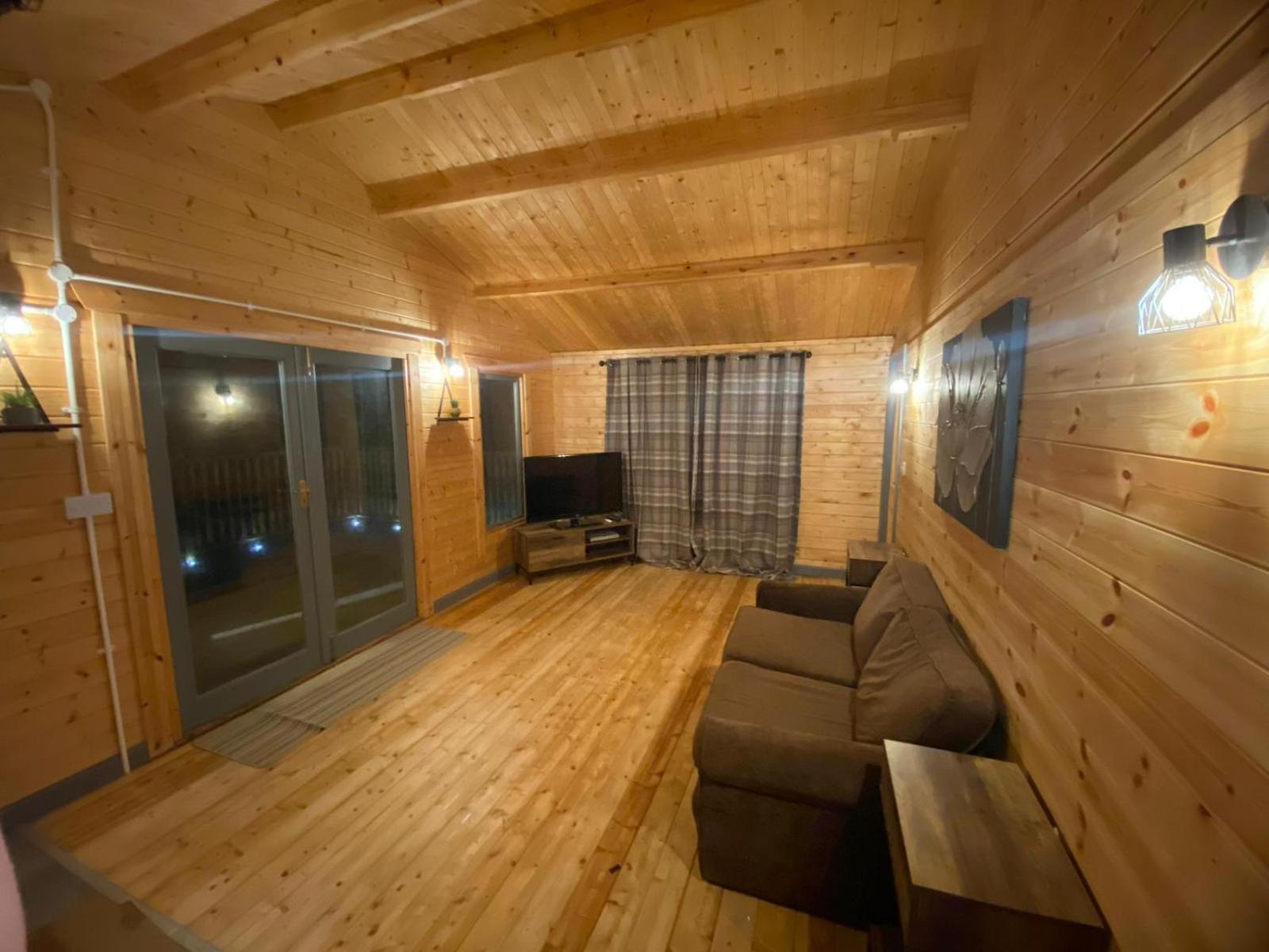 One-Bedroom House photo 1