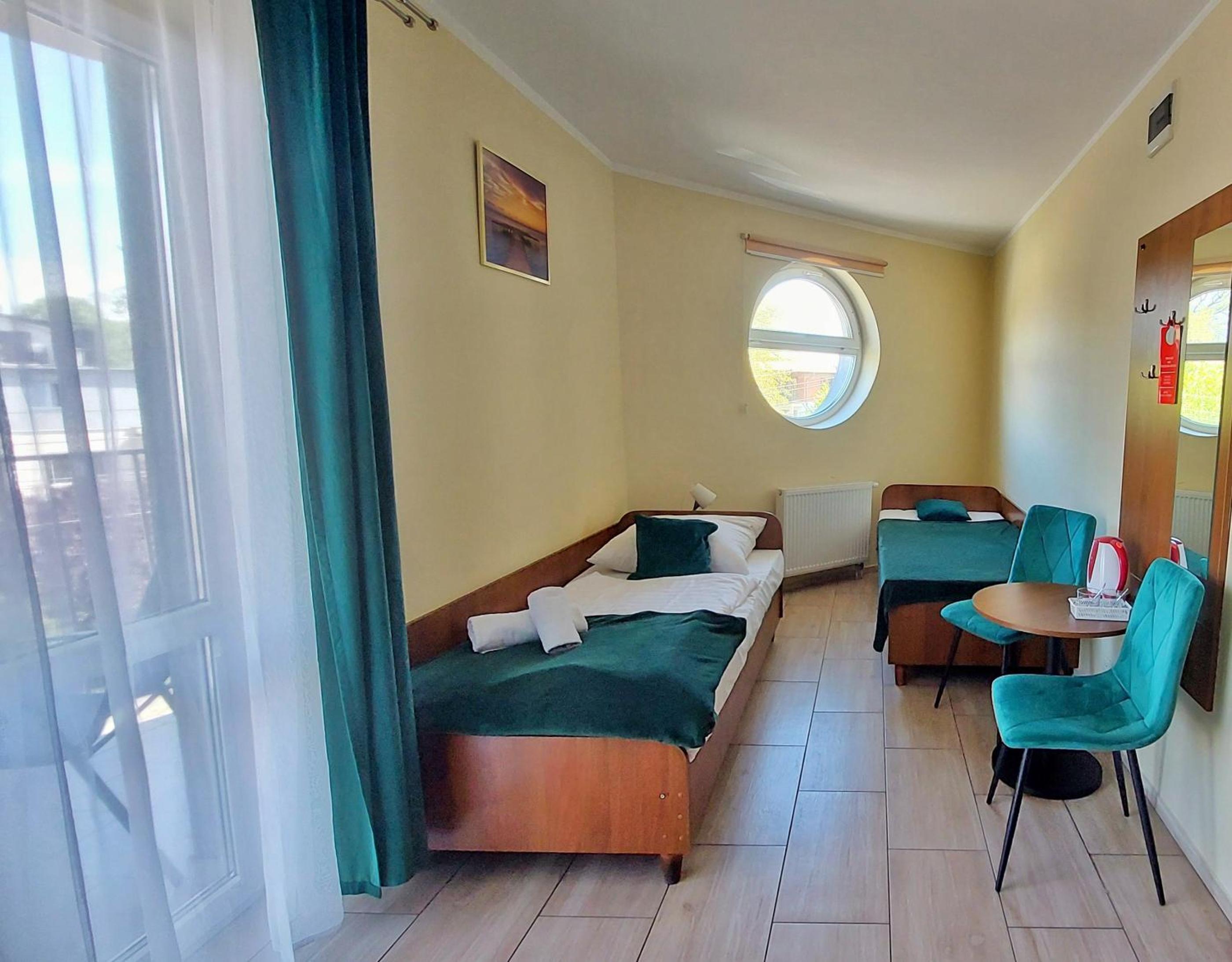 Twin Room with Balcony - Photo 5